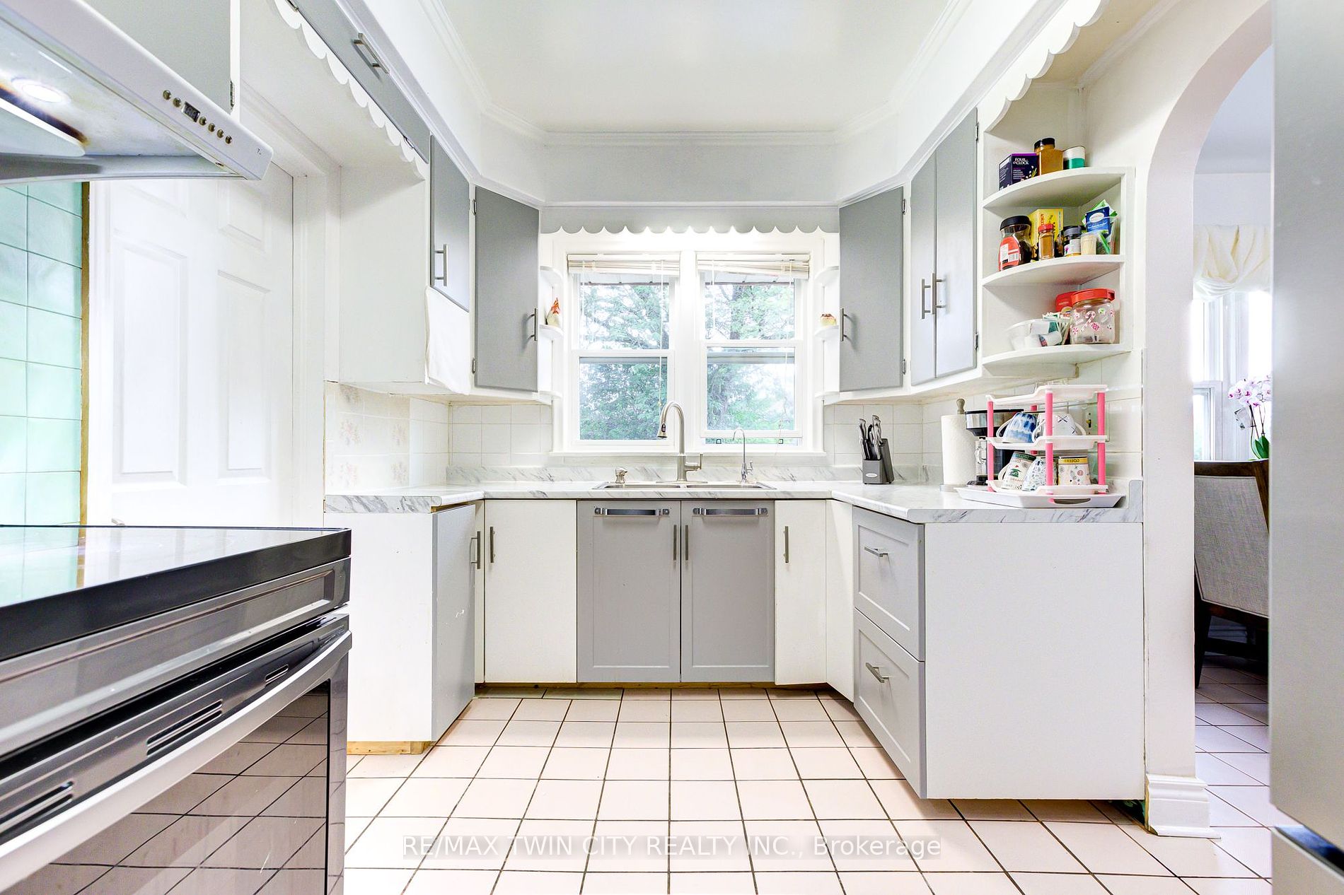 230 Highland Road W