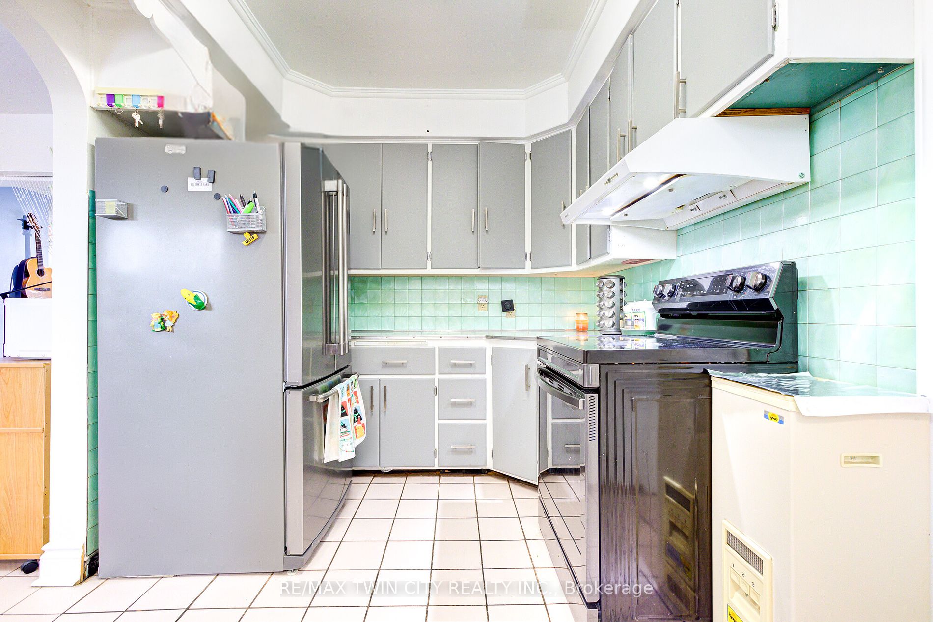 230 Highland Road W