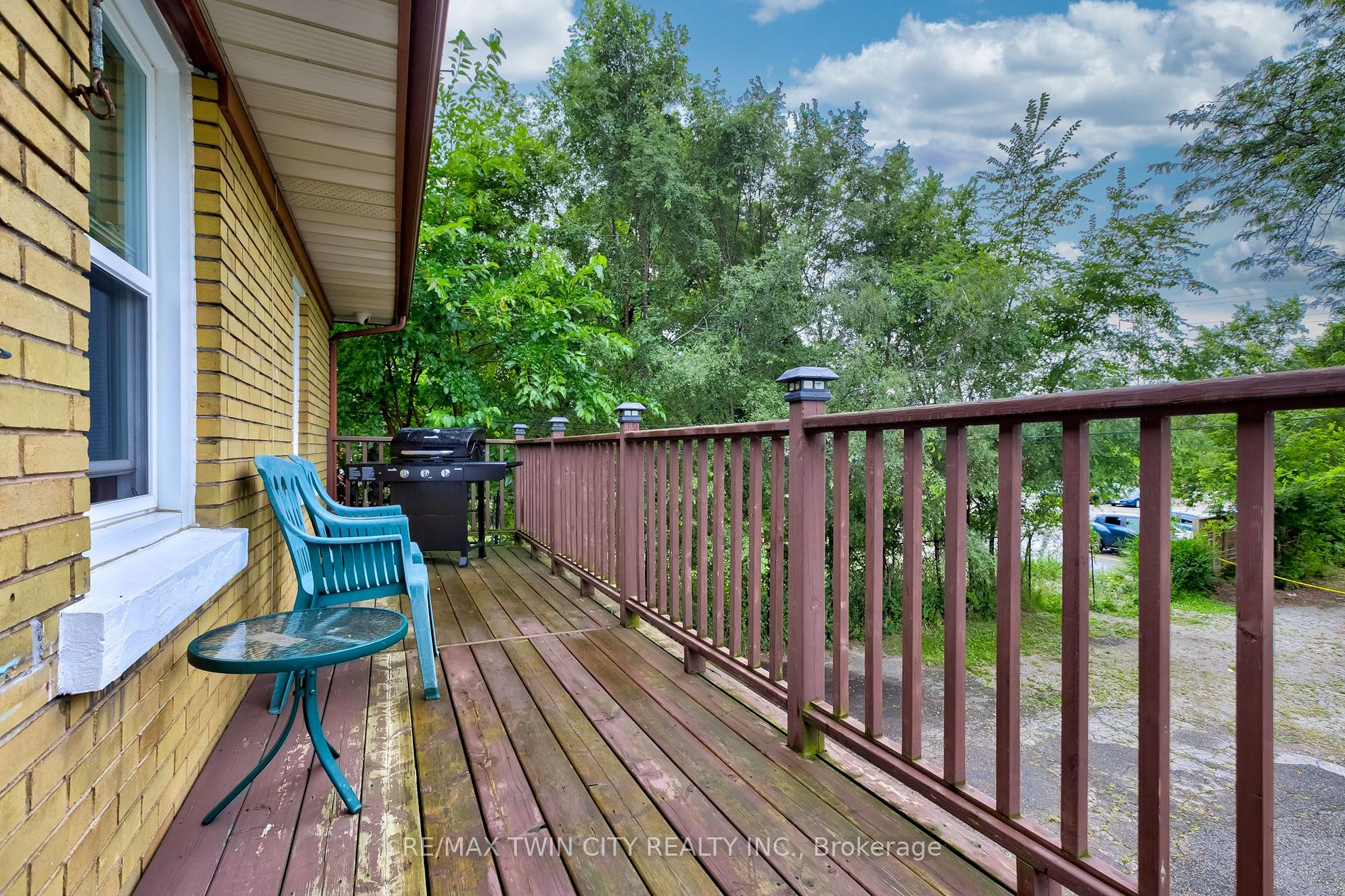 230 Highland Road W