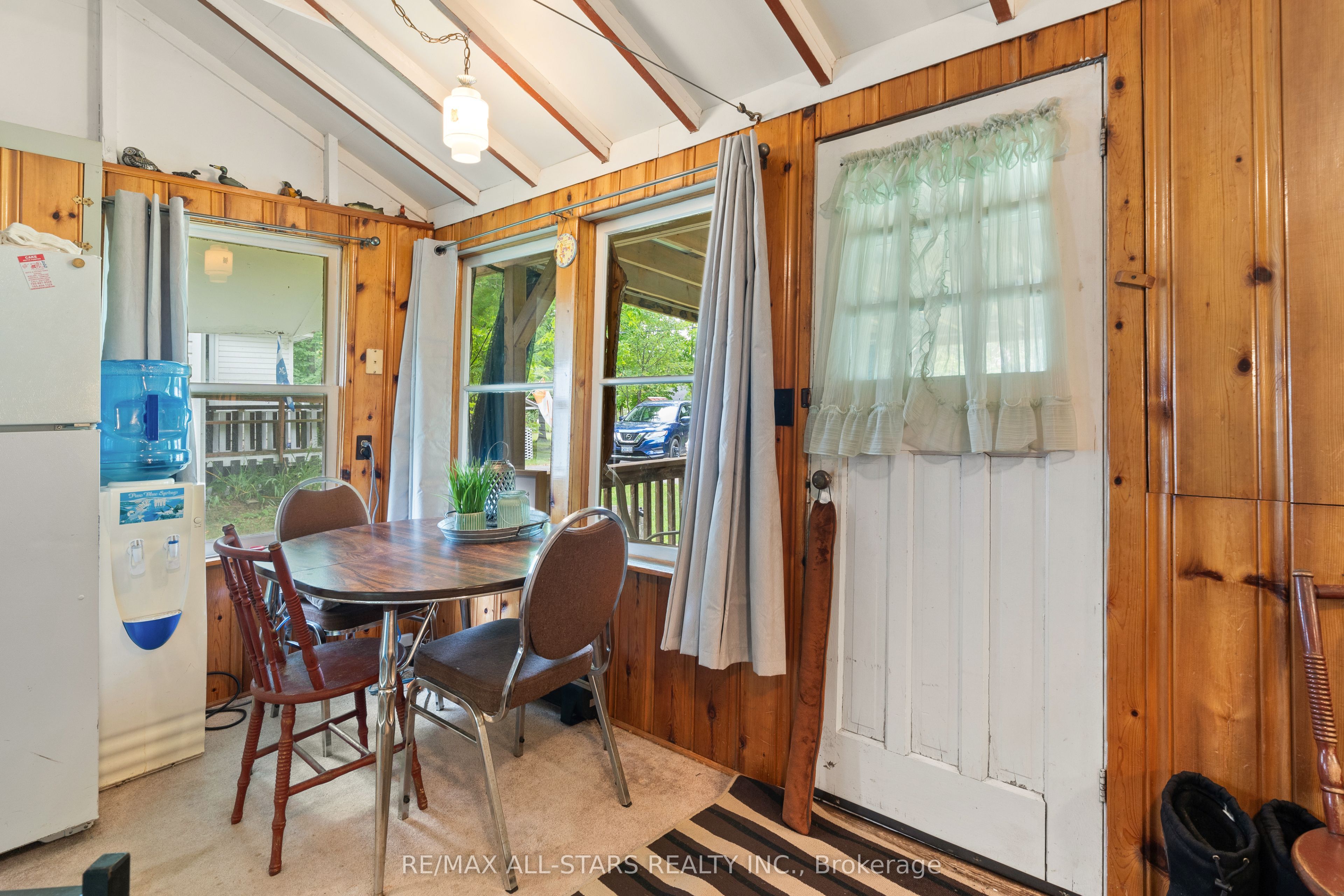93 Sturgeon Glen Road
