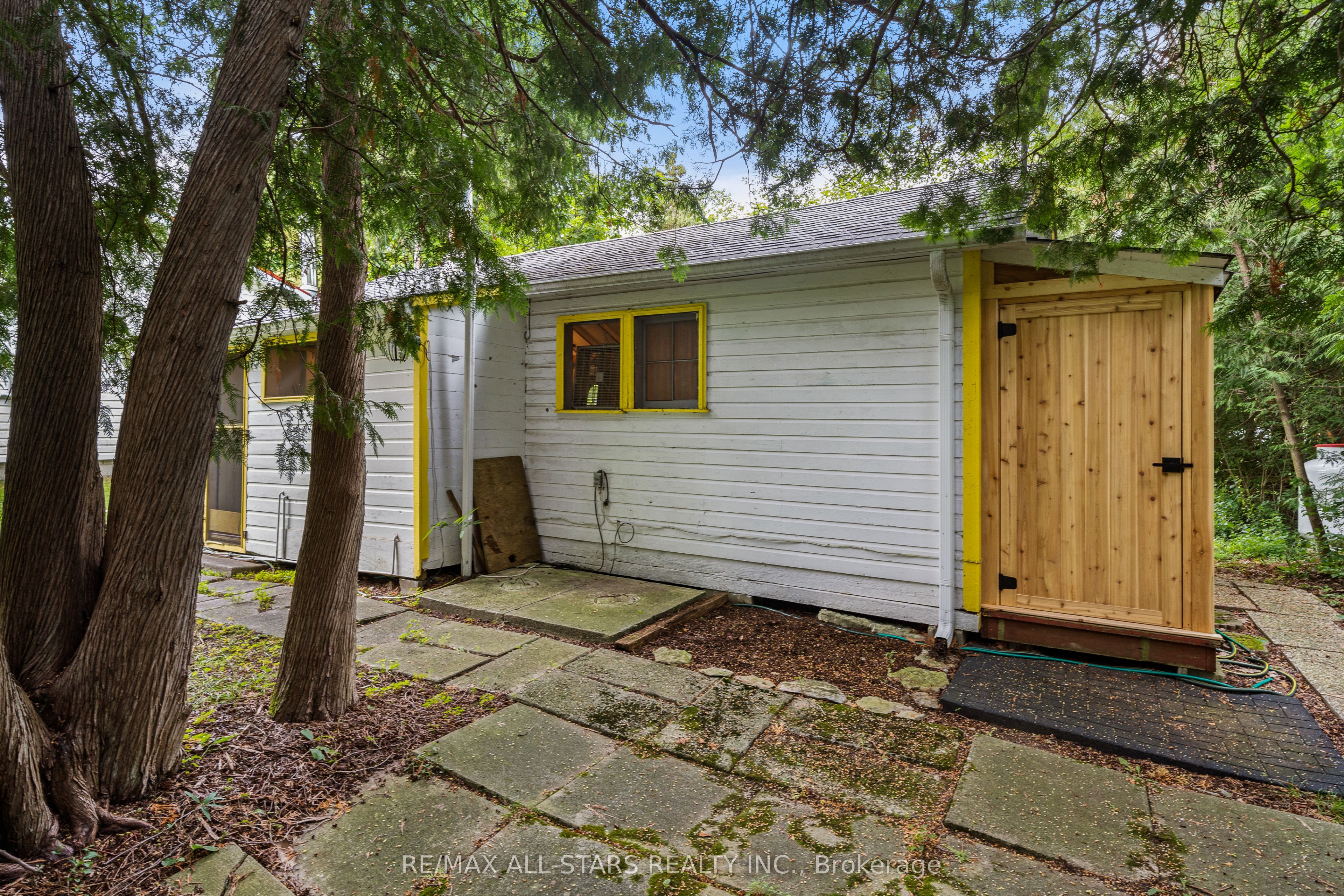 93 Sturgeon Glen Road