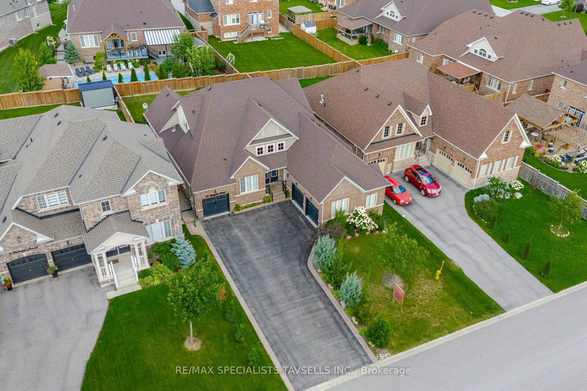 33 Stonegate Avenue