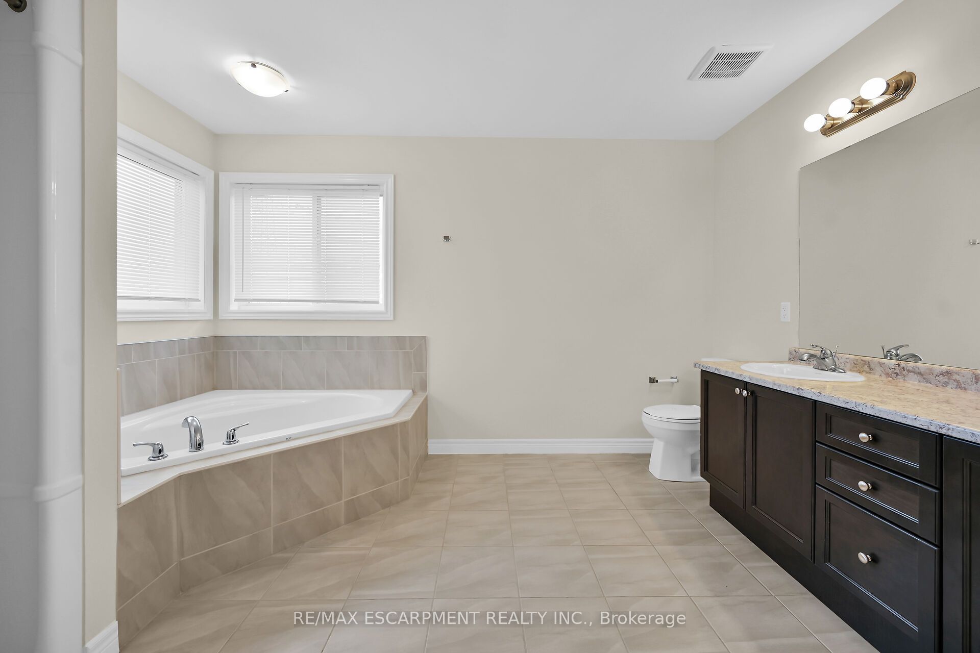 408 Dalgleish Trail