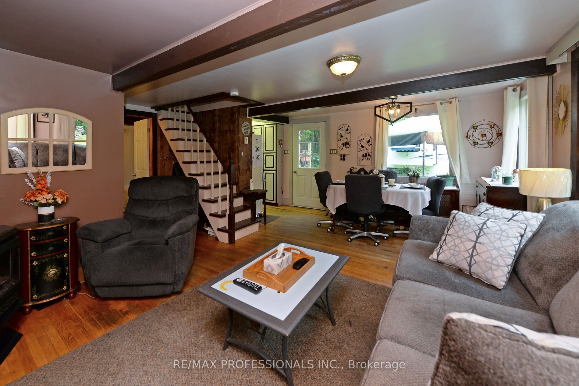 9 Maple Grove Road