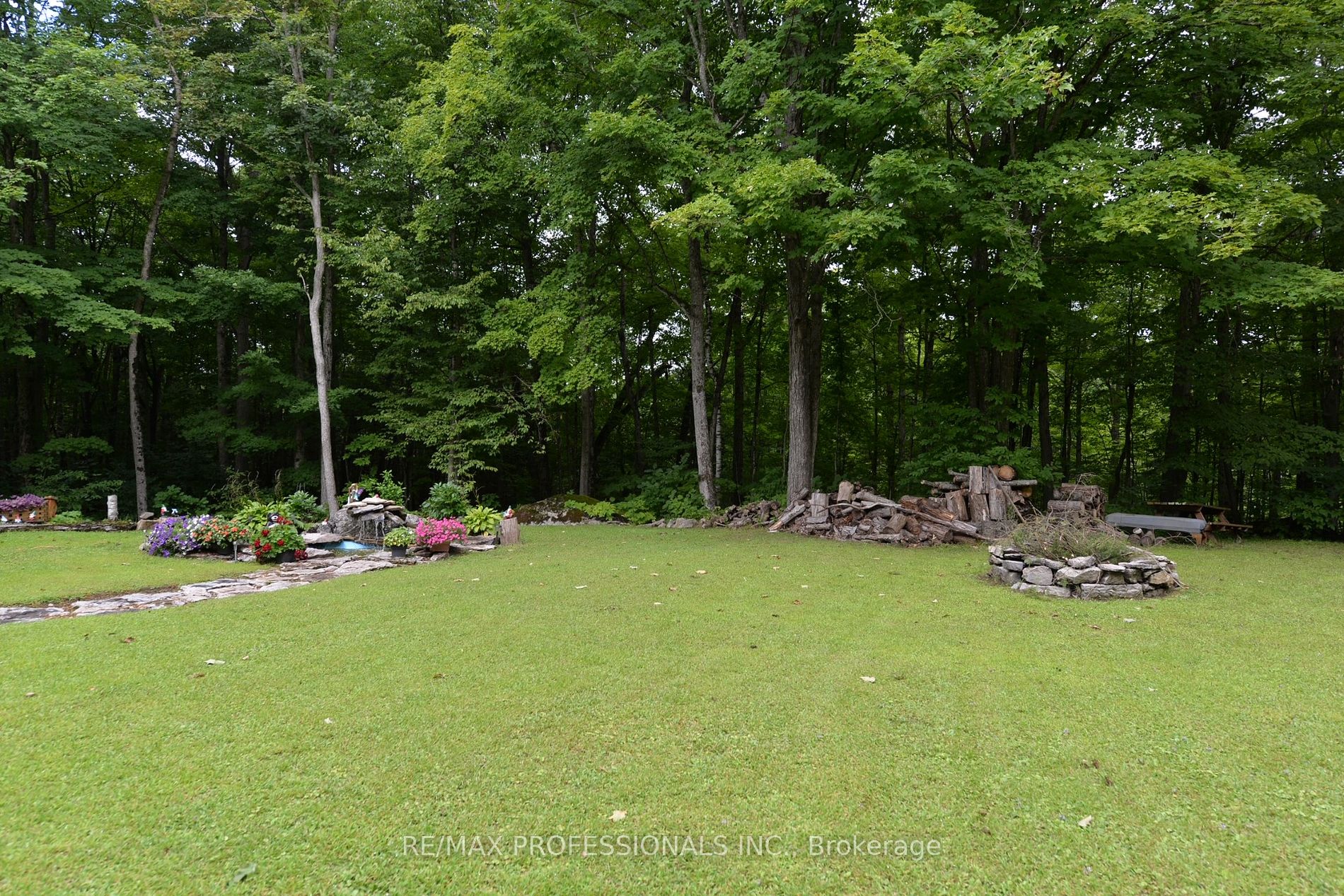 9 Maple Grove Road
