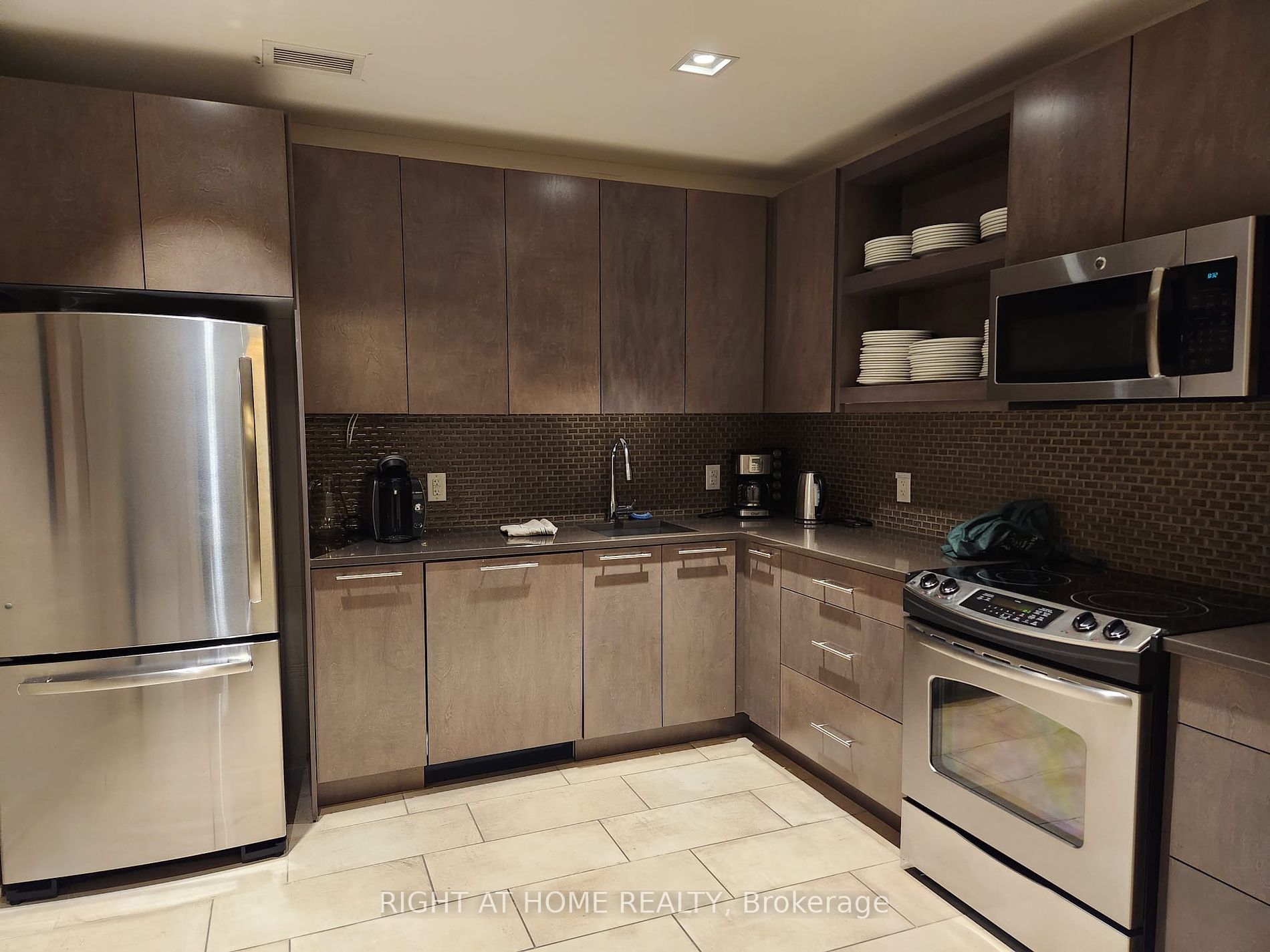 88 Richmond Road #512