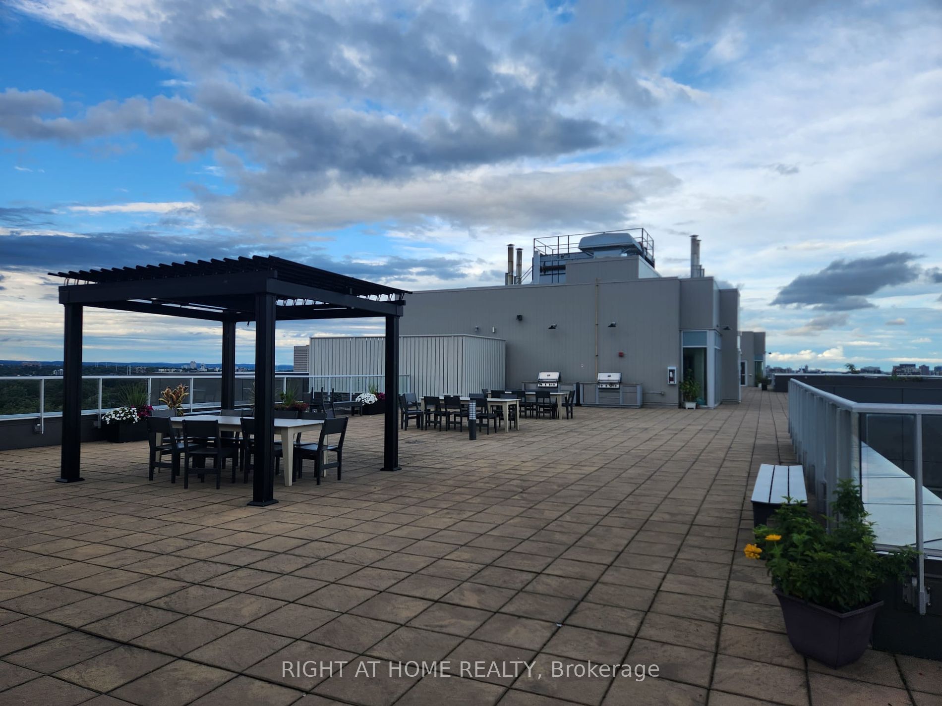 88 Richmond Road #512