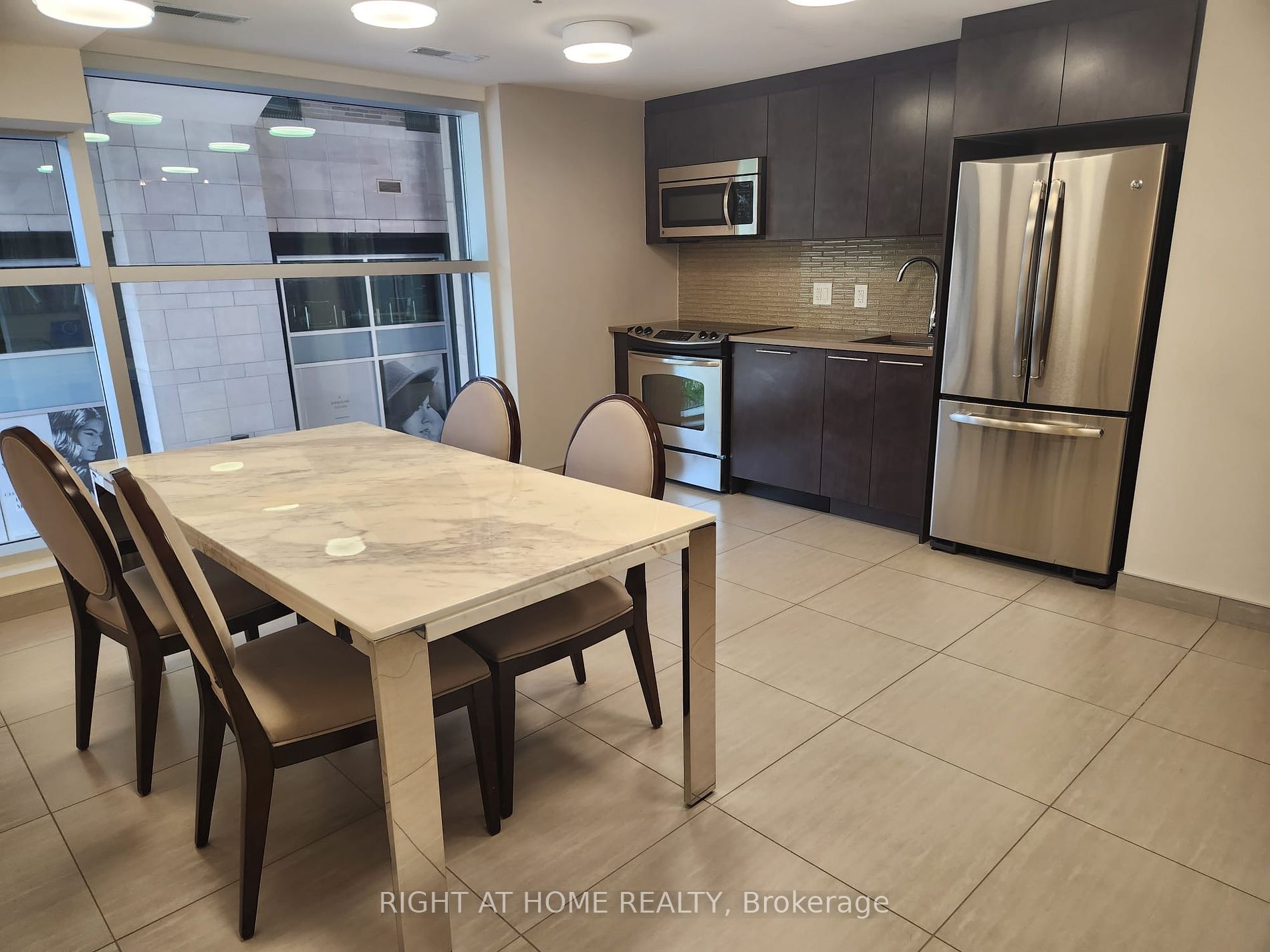 88 Richmond Road #512
