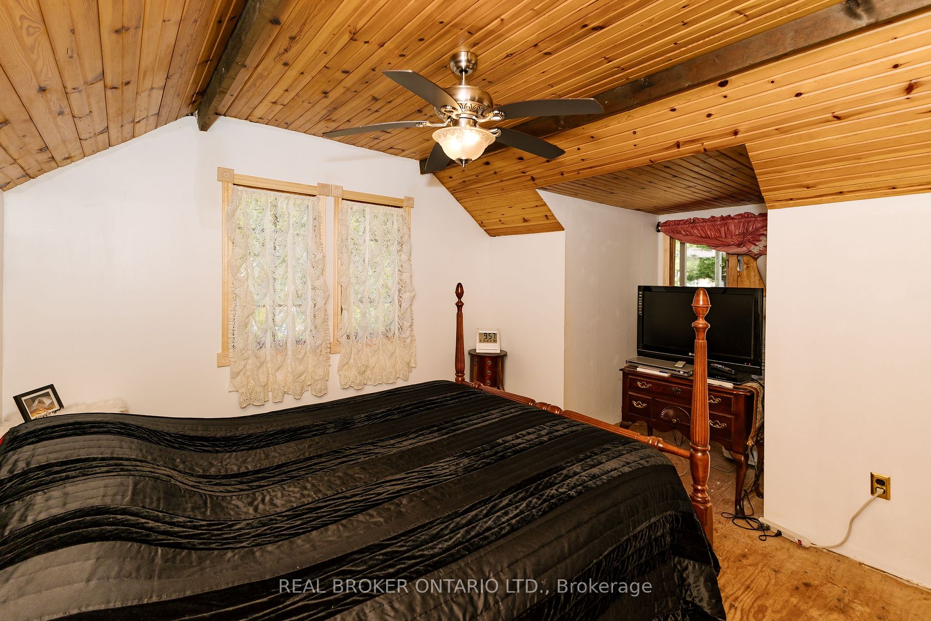 1065 Cloverleaf Road