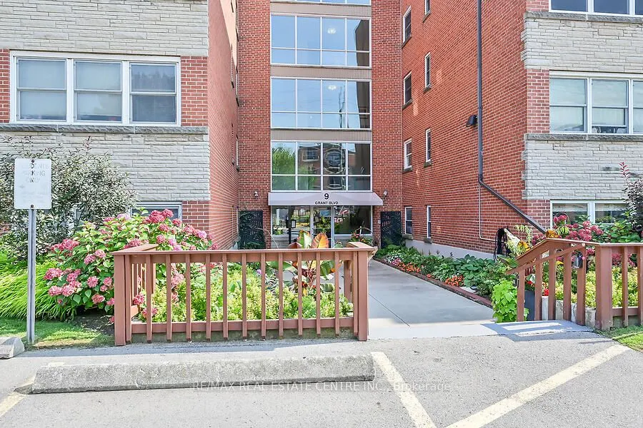 9 GRANT Boulevard, #107