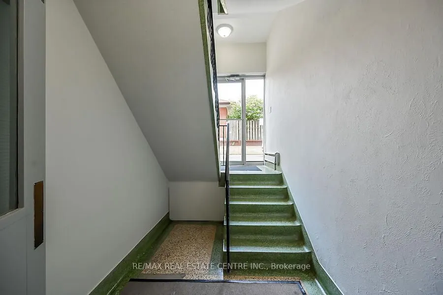 9 GRANT Boulevard, #107