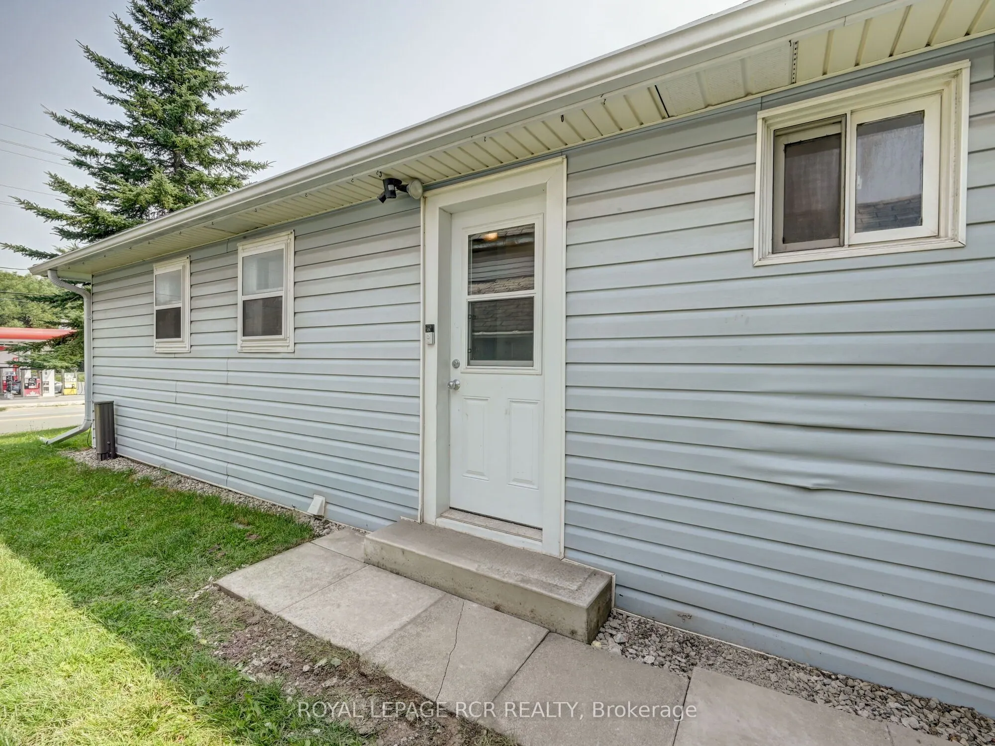 511 Main Street E