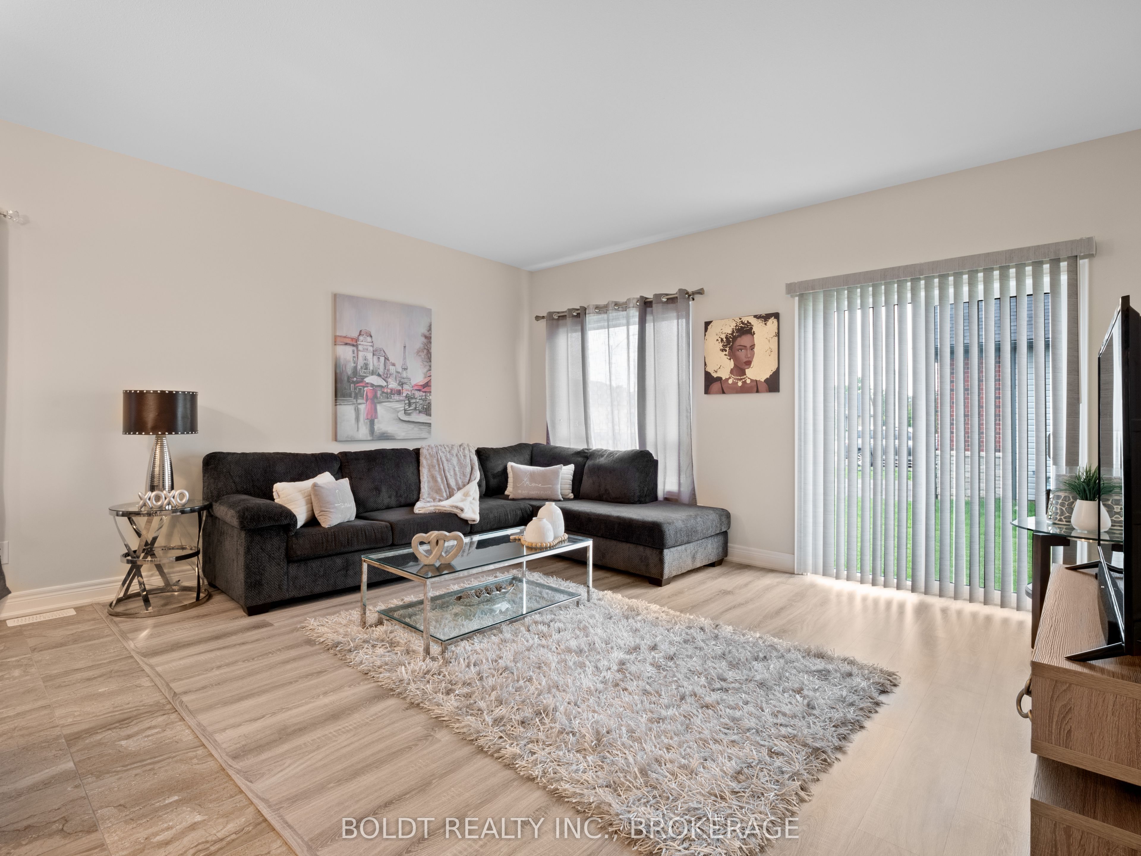 412 Hummel Crescent