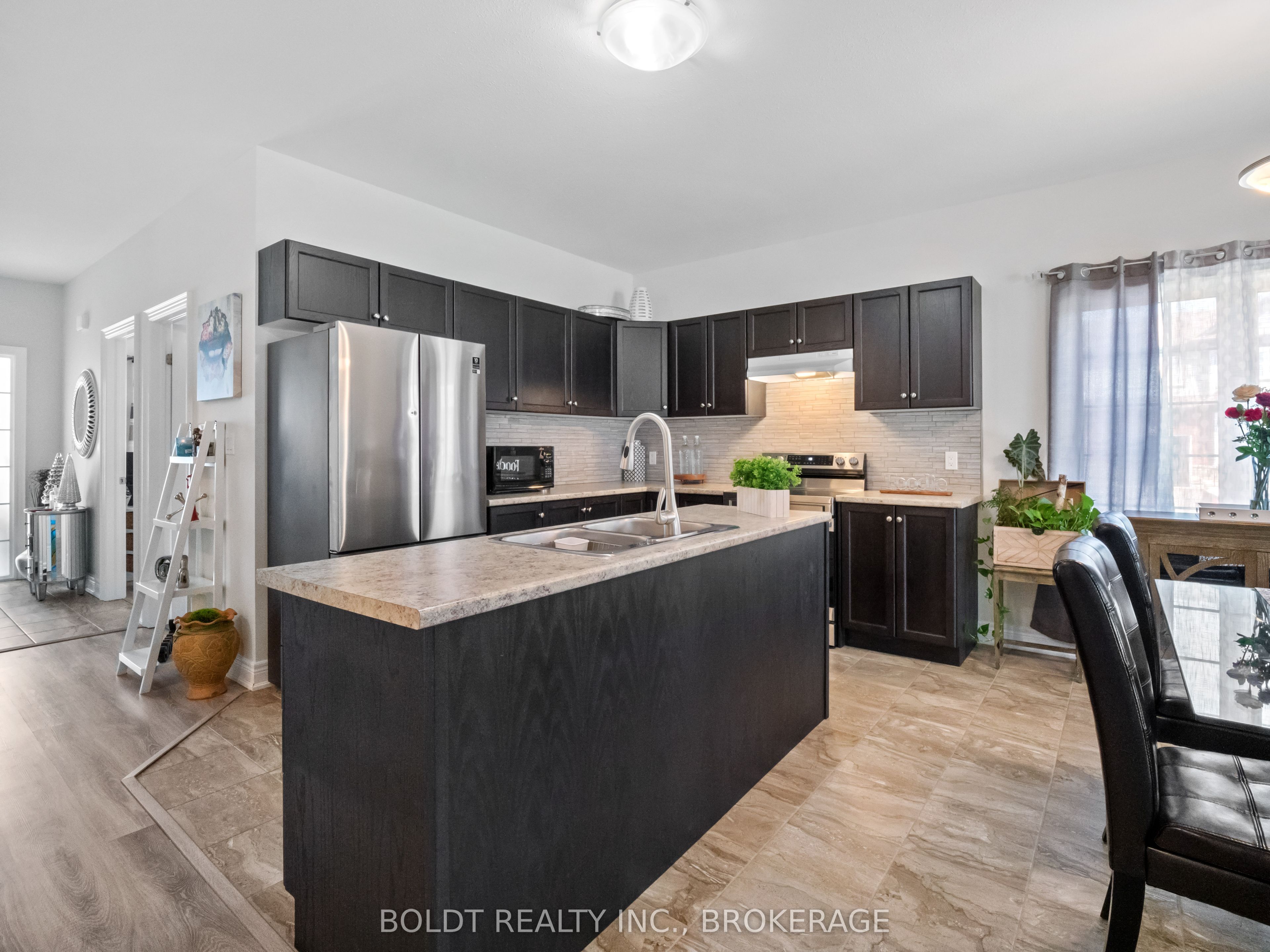 412 Hummel Crescent