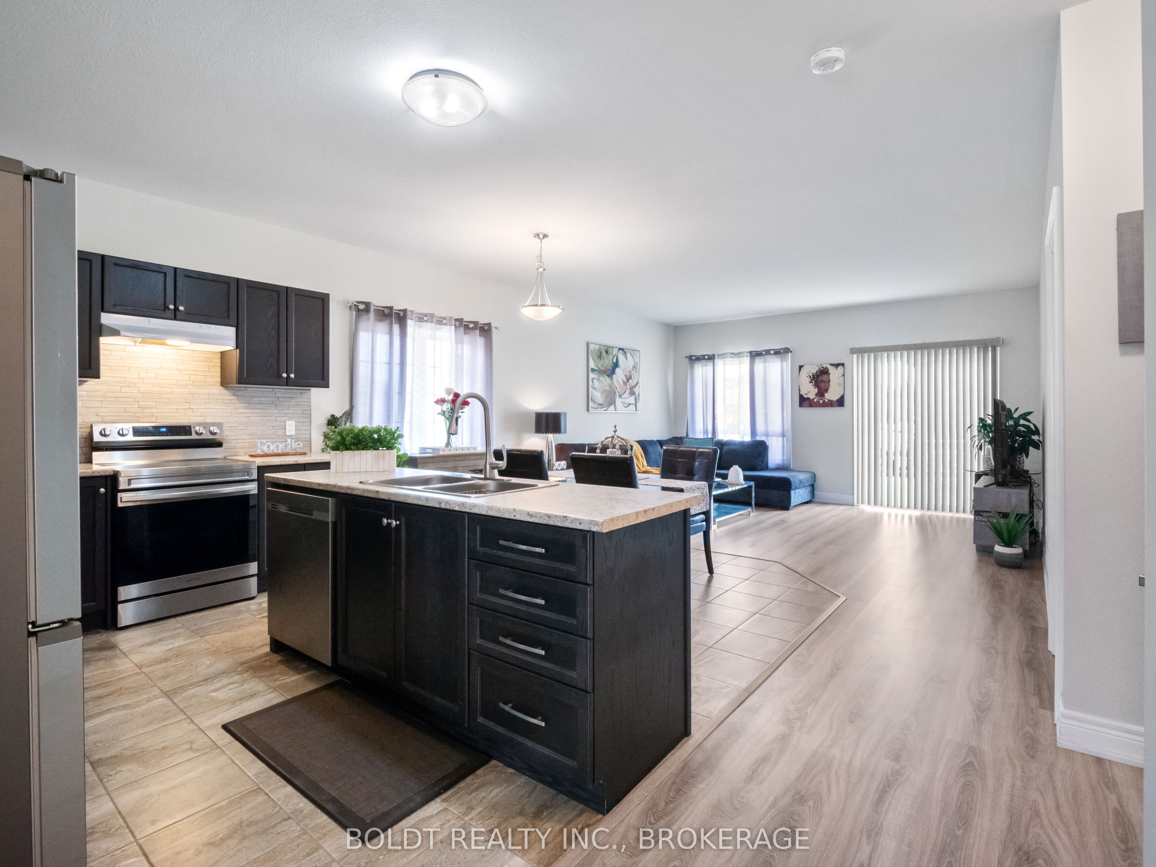 412 Hummel Crescent