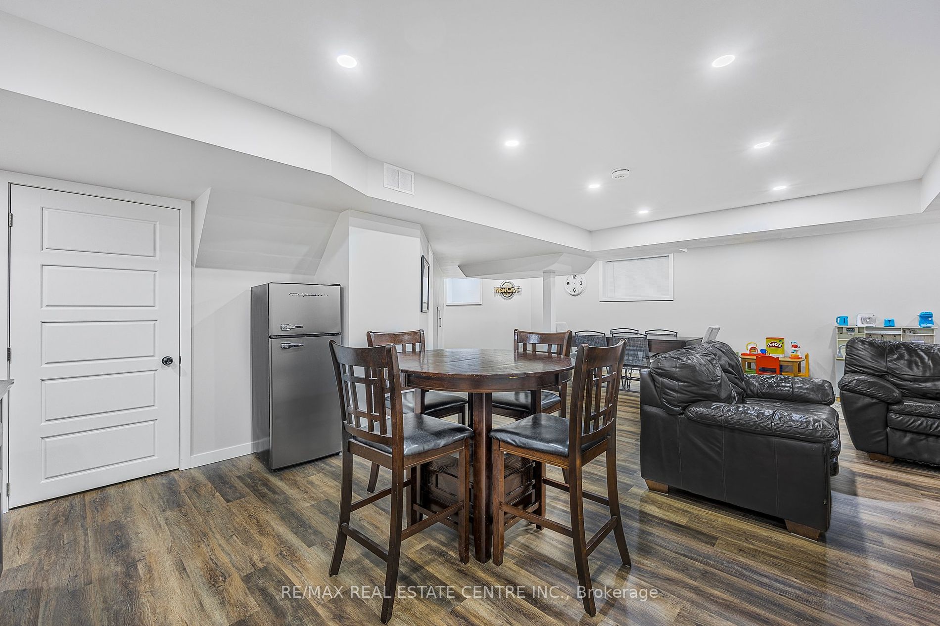 16 Tindall Crescent
