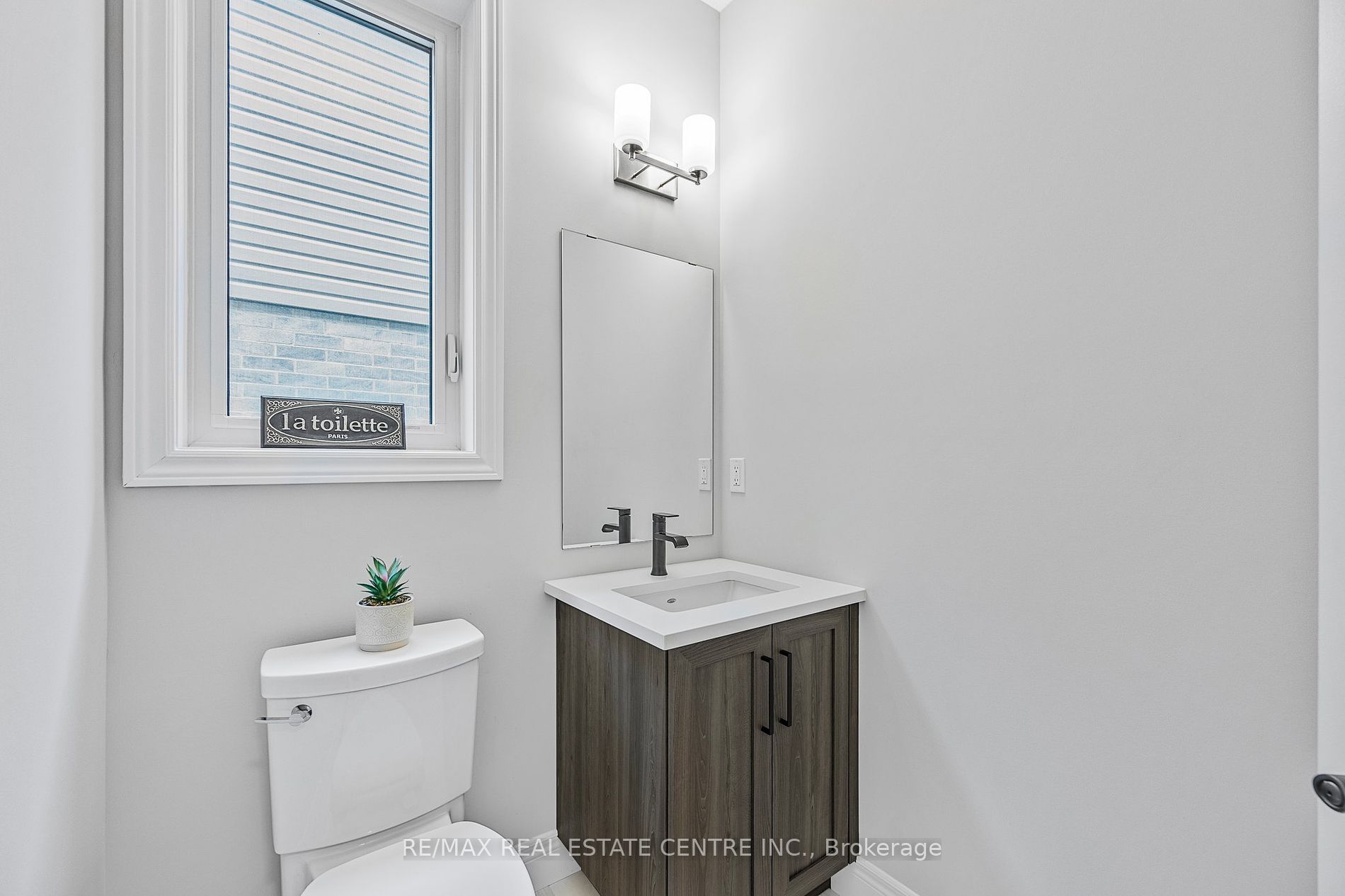 16 Tindall Crescent