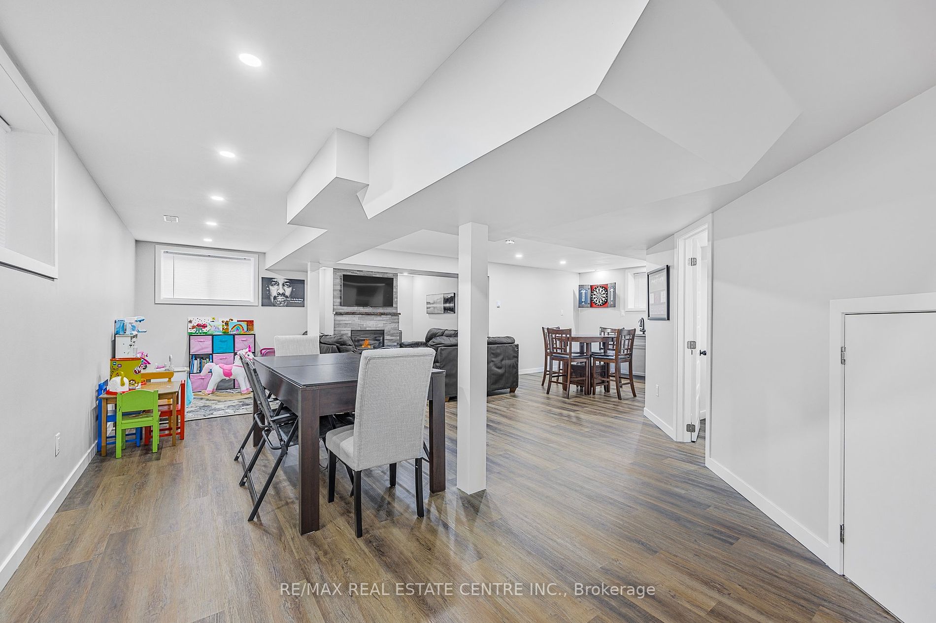 16 Tindall Crescent