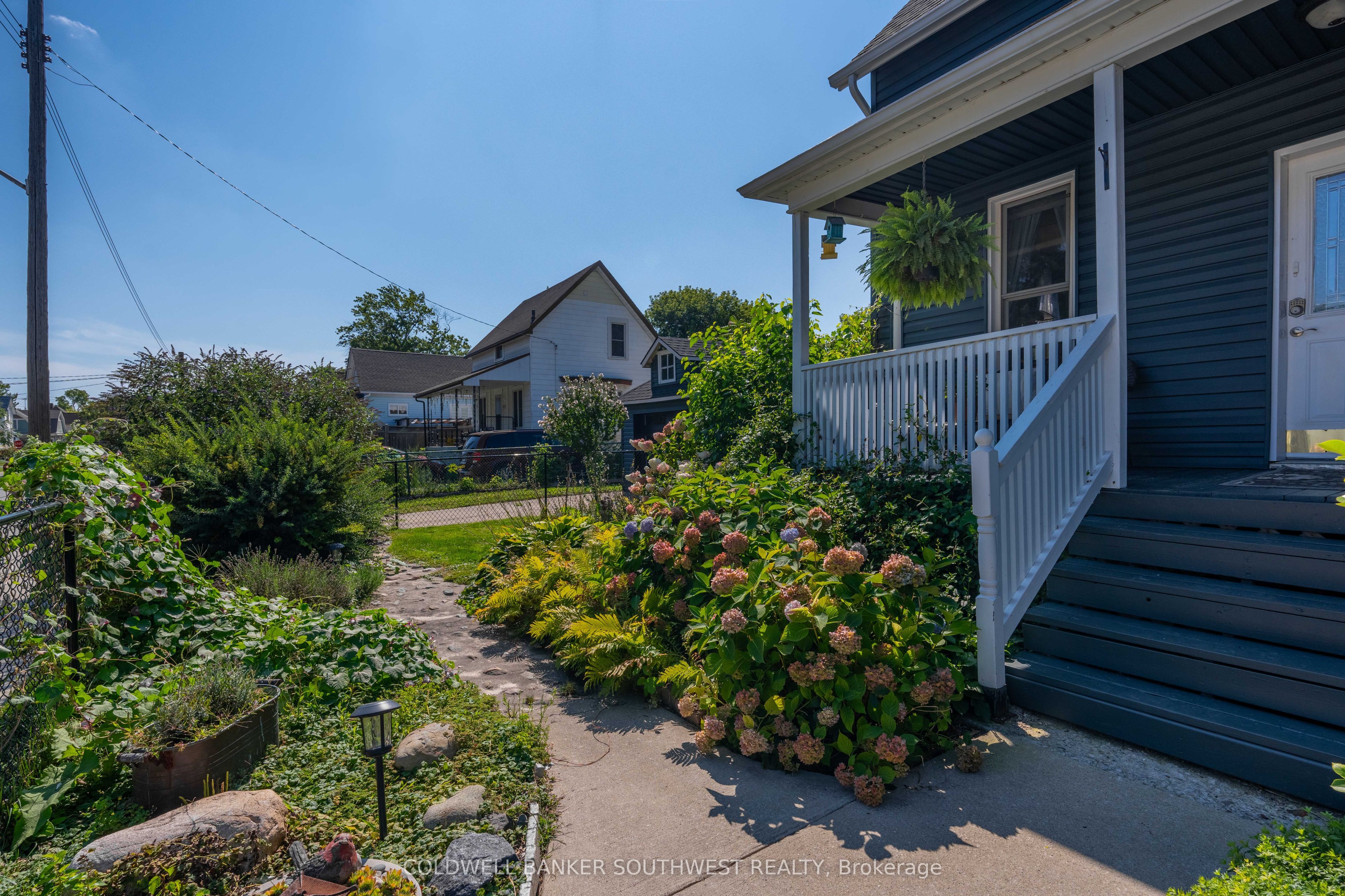 224 Vidal Street S