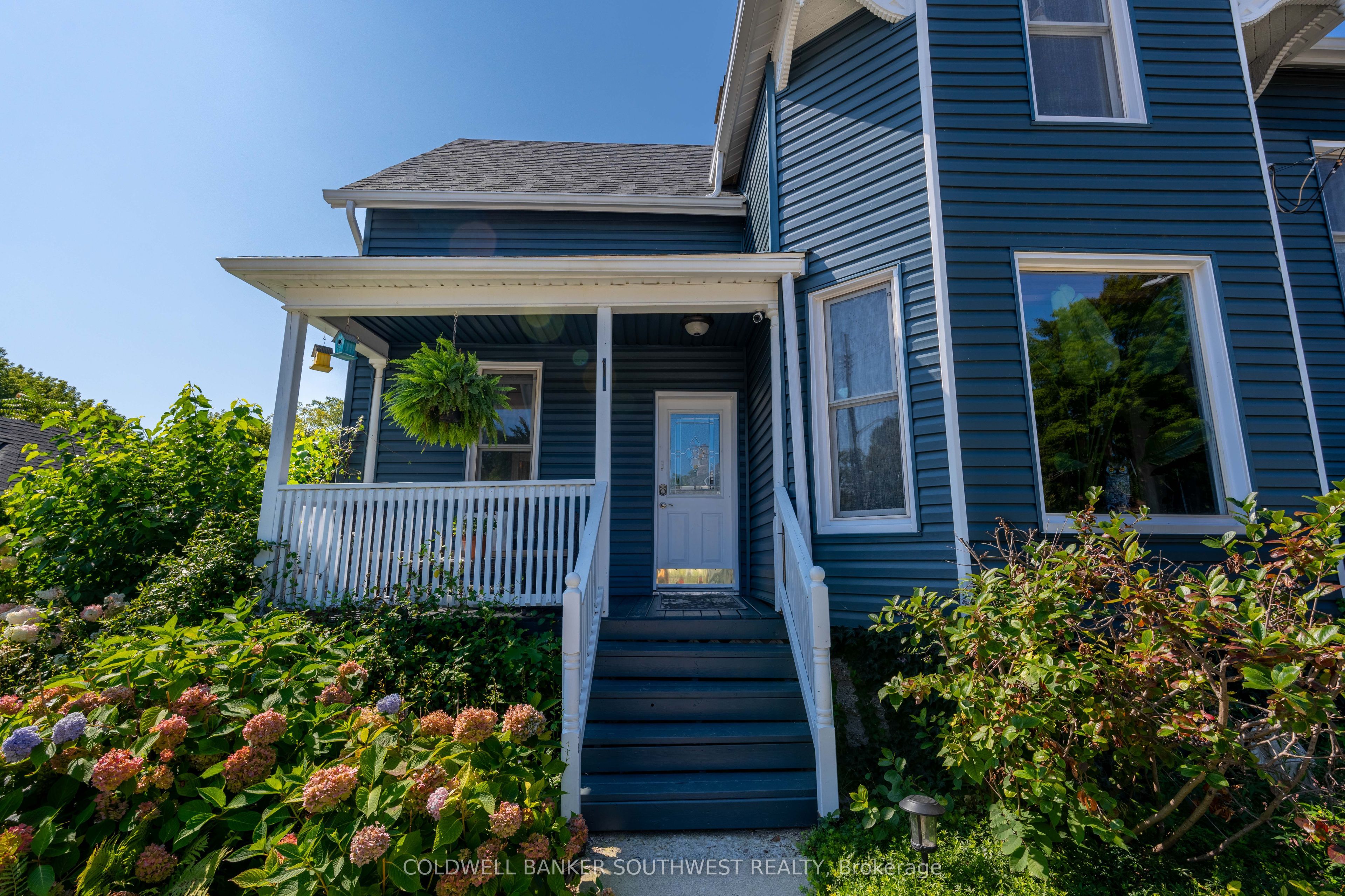 224 Vidal Street S