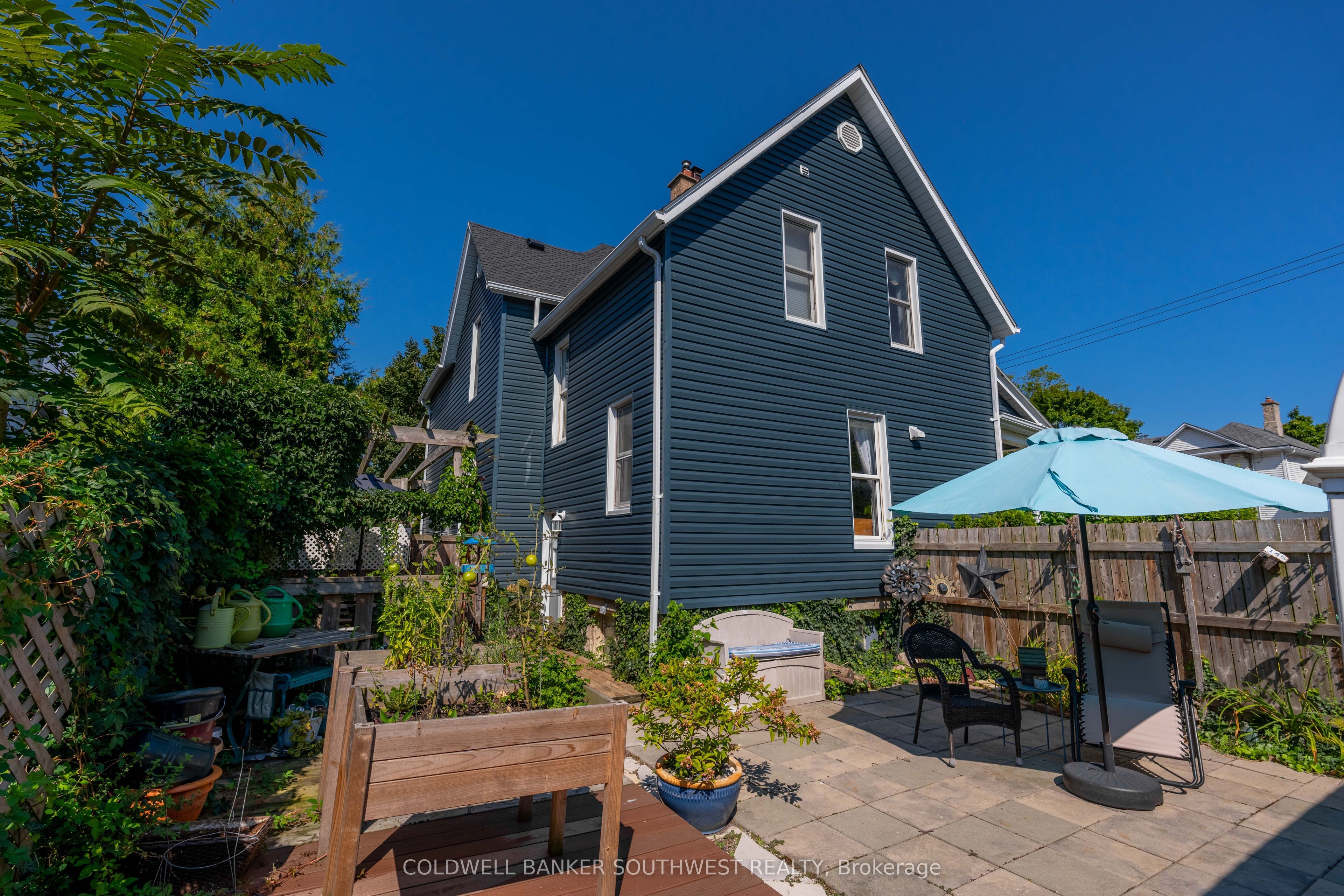 224 Vidal Street S