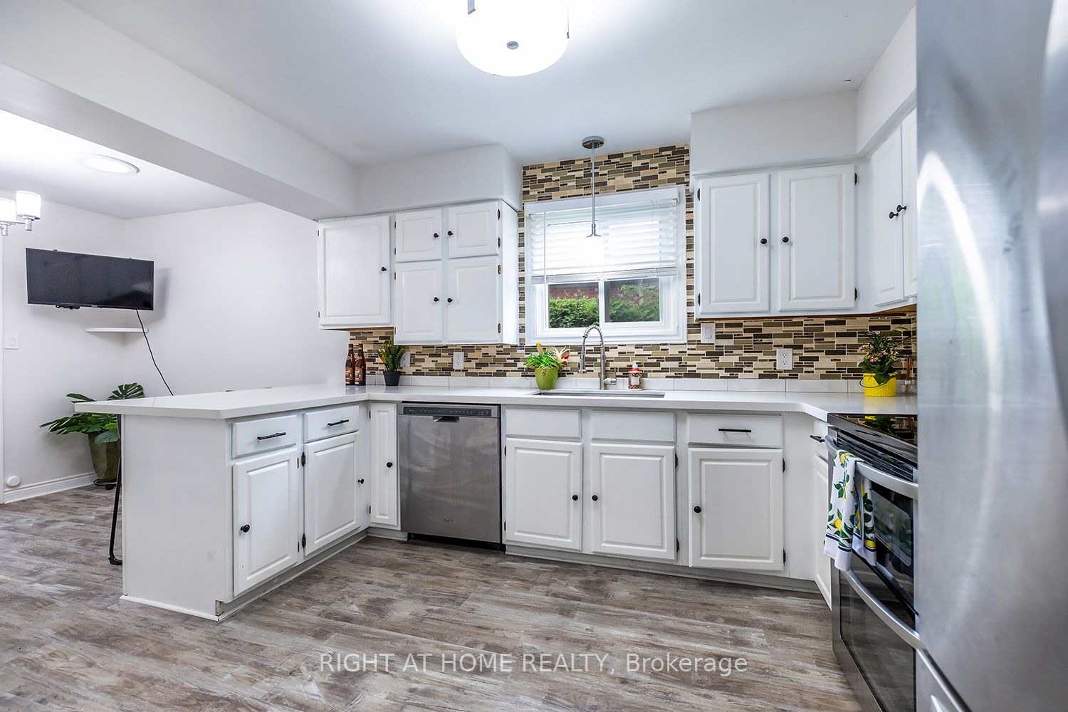 41 Ravine Drive