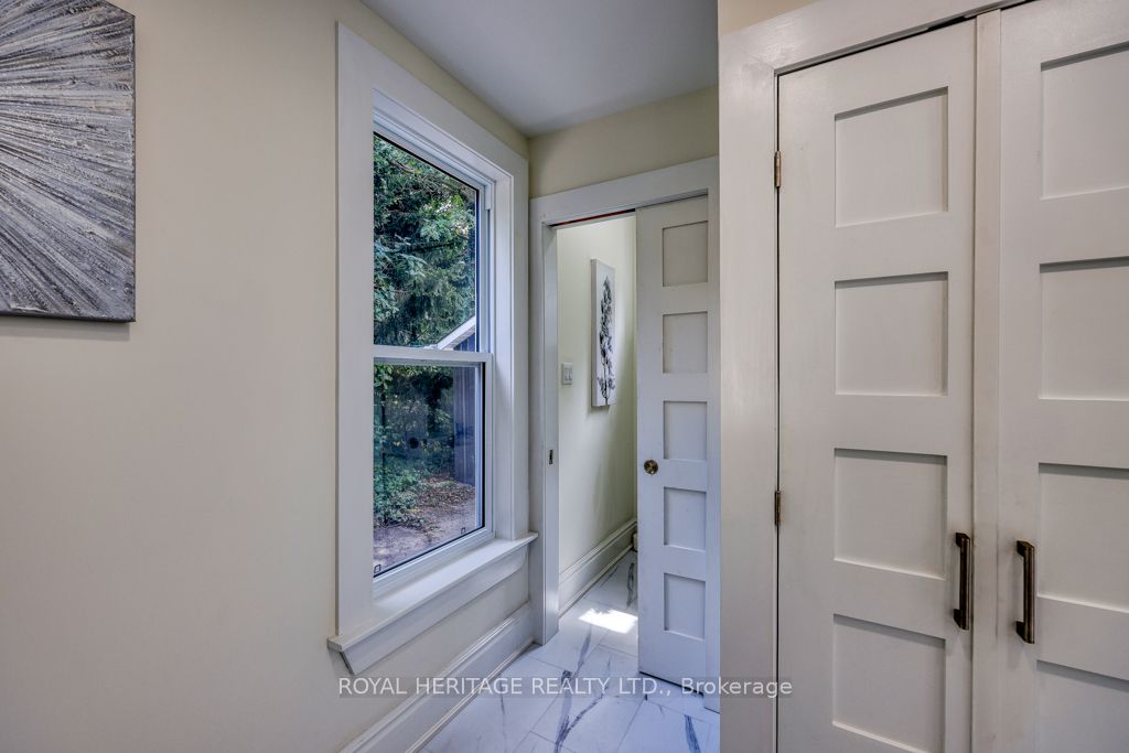 237 Main Street E