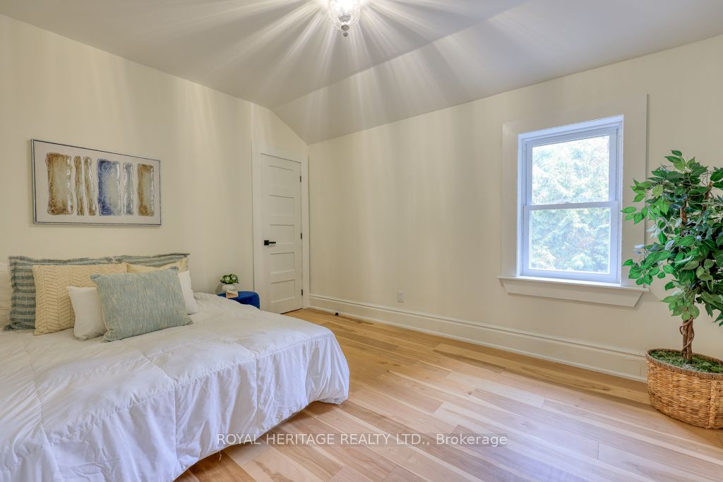 237 Main Street E