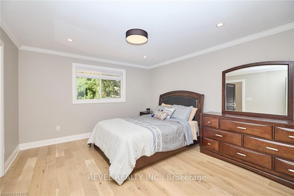 26 Oakridge Boulevard