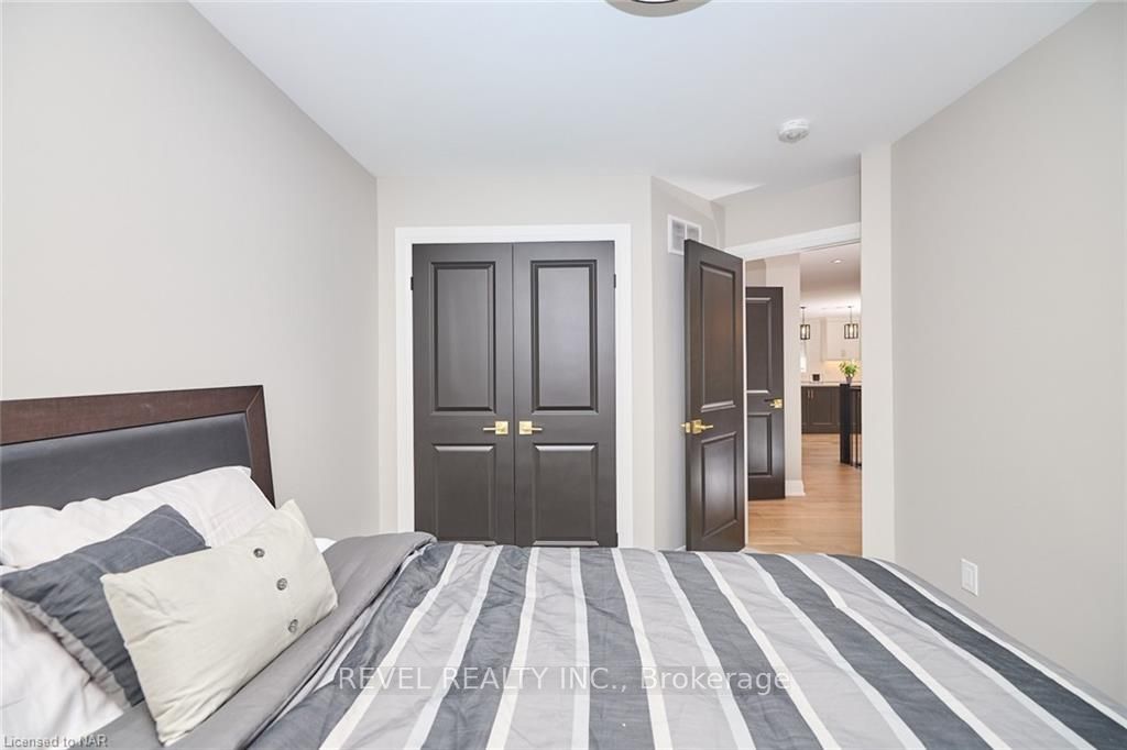 26 Oakridge Boulevard