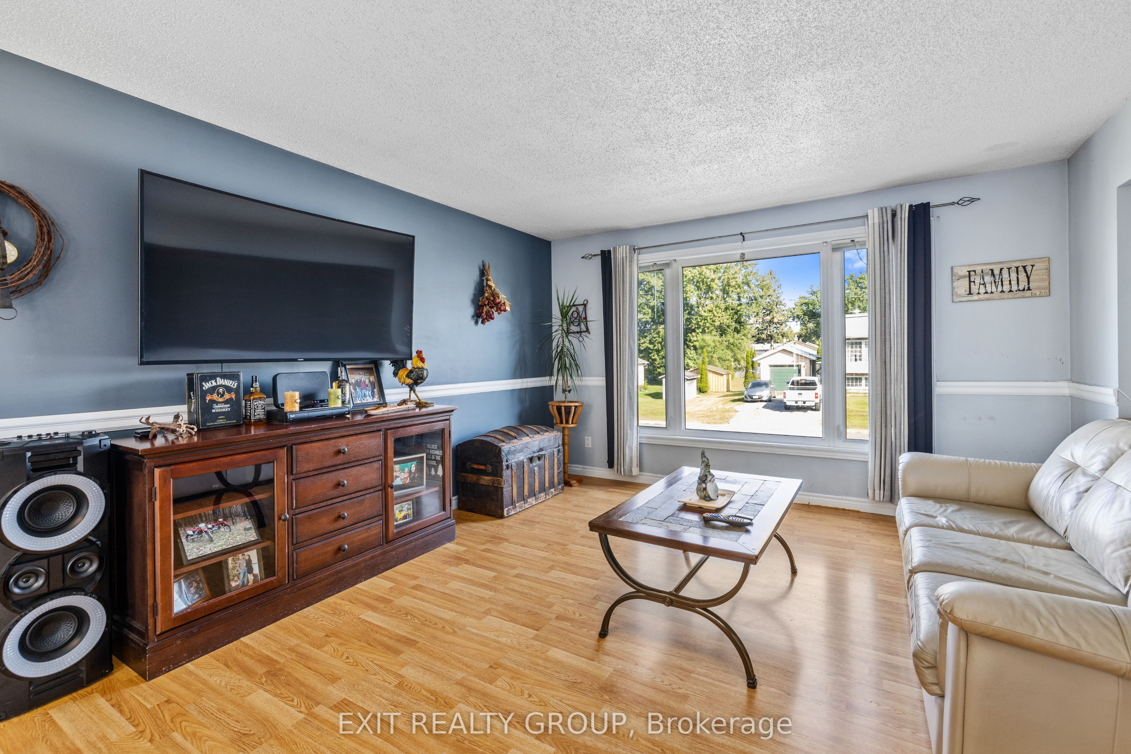 3 Creekside Drive