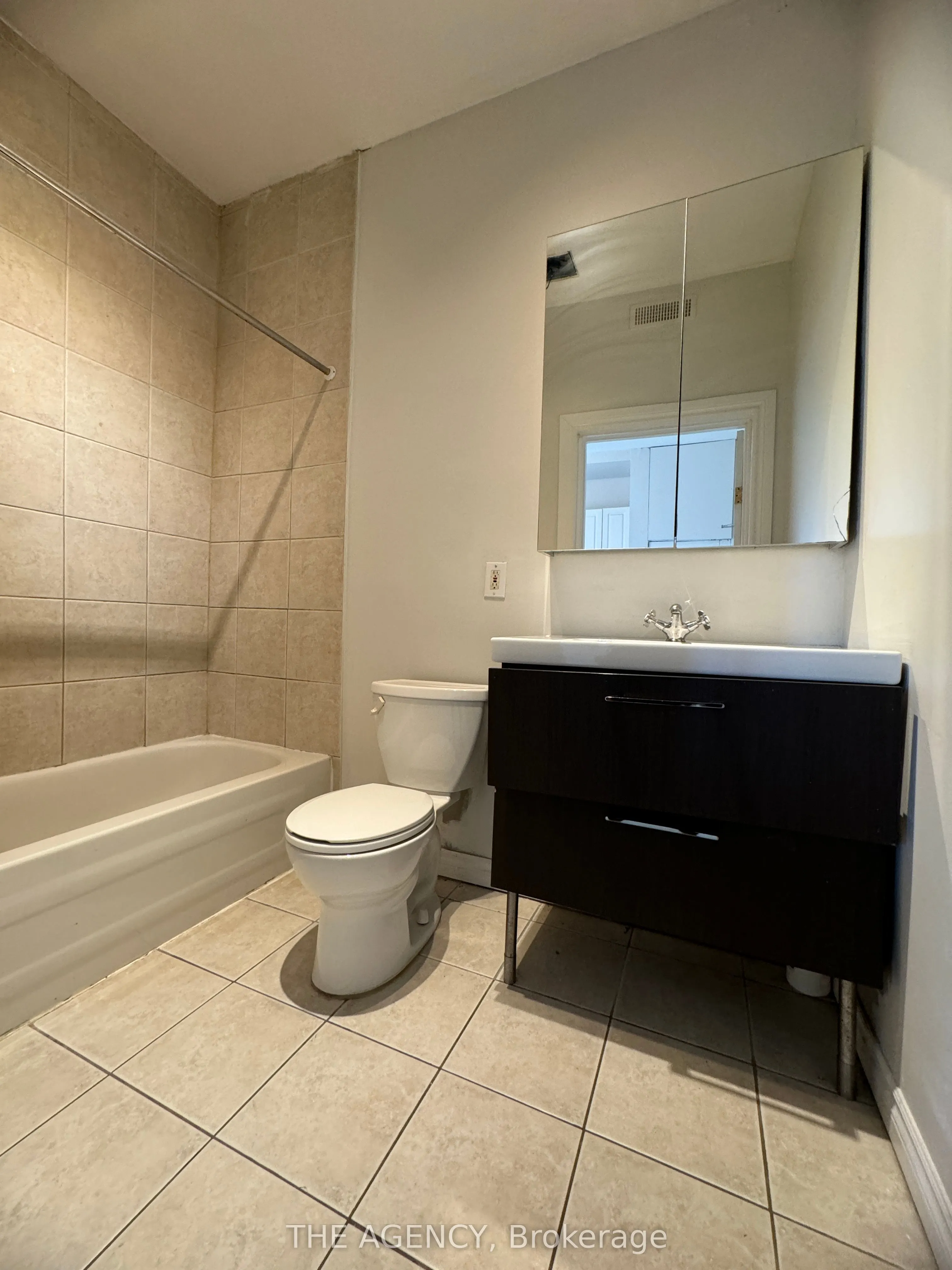 139 1/2 John Street S, #4