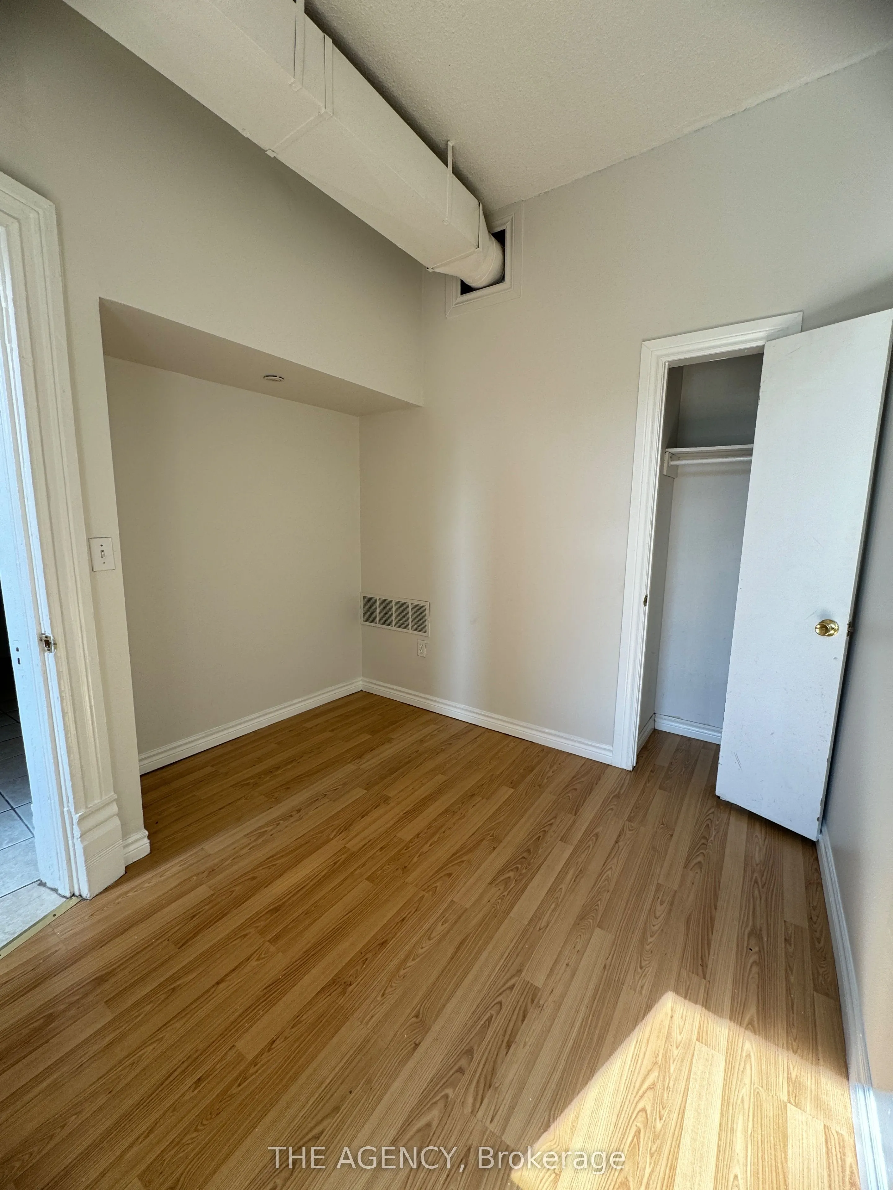 139 1/2 John Street S, #4