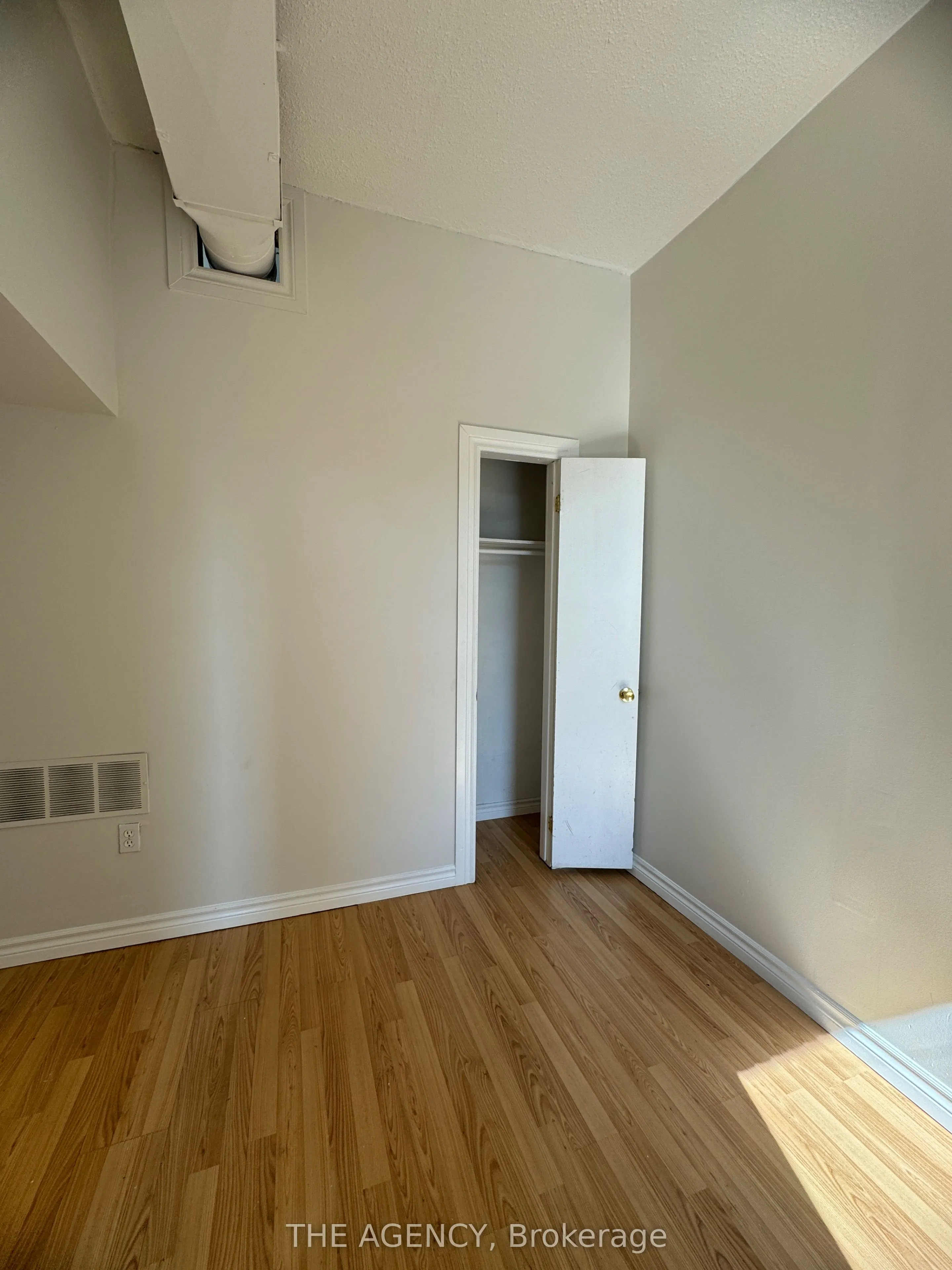 139 1/2 John Street S, #4