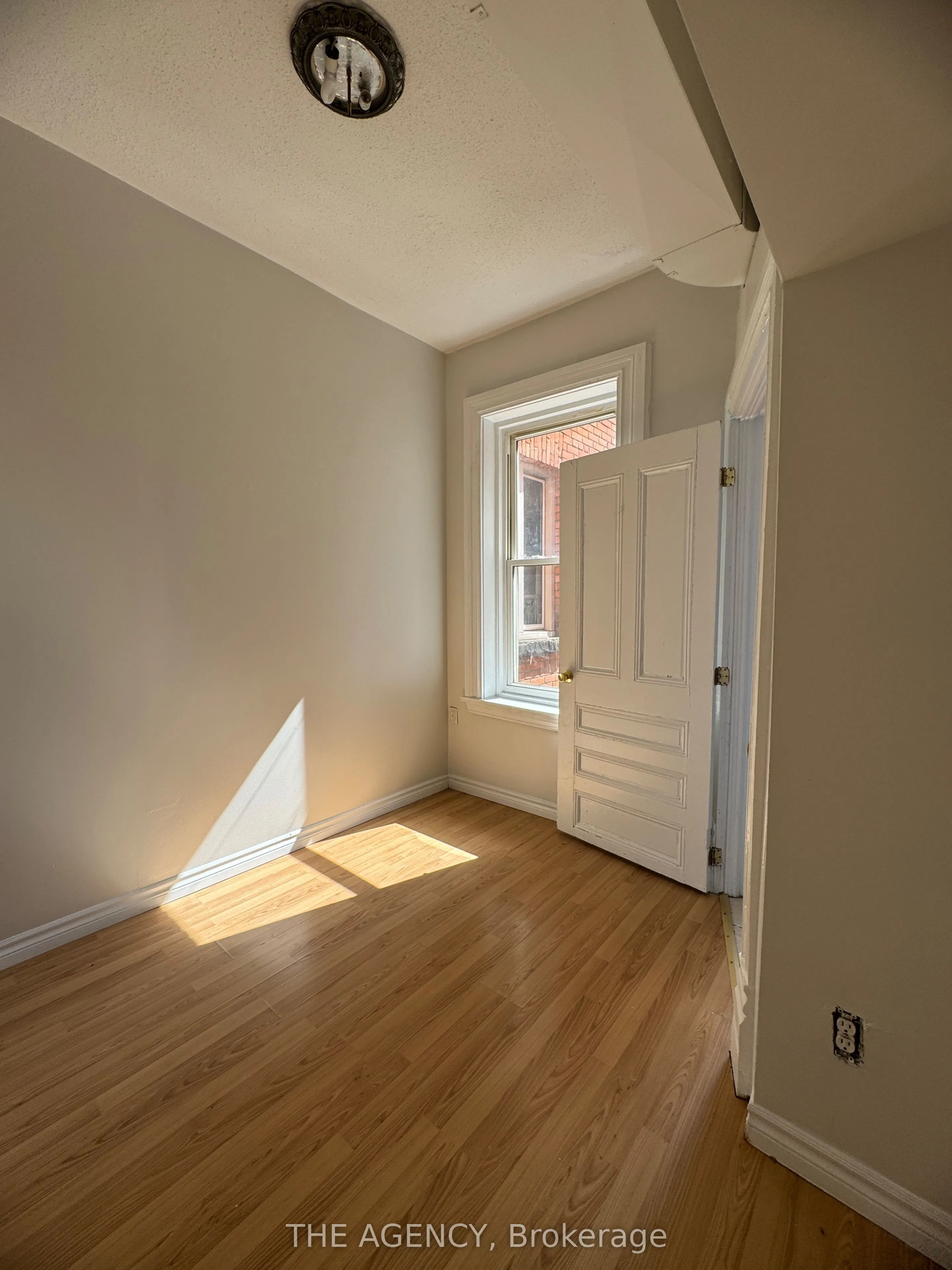 139 1/2 John Street S, #4