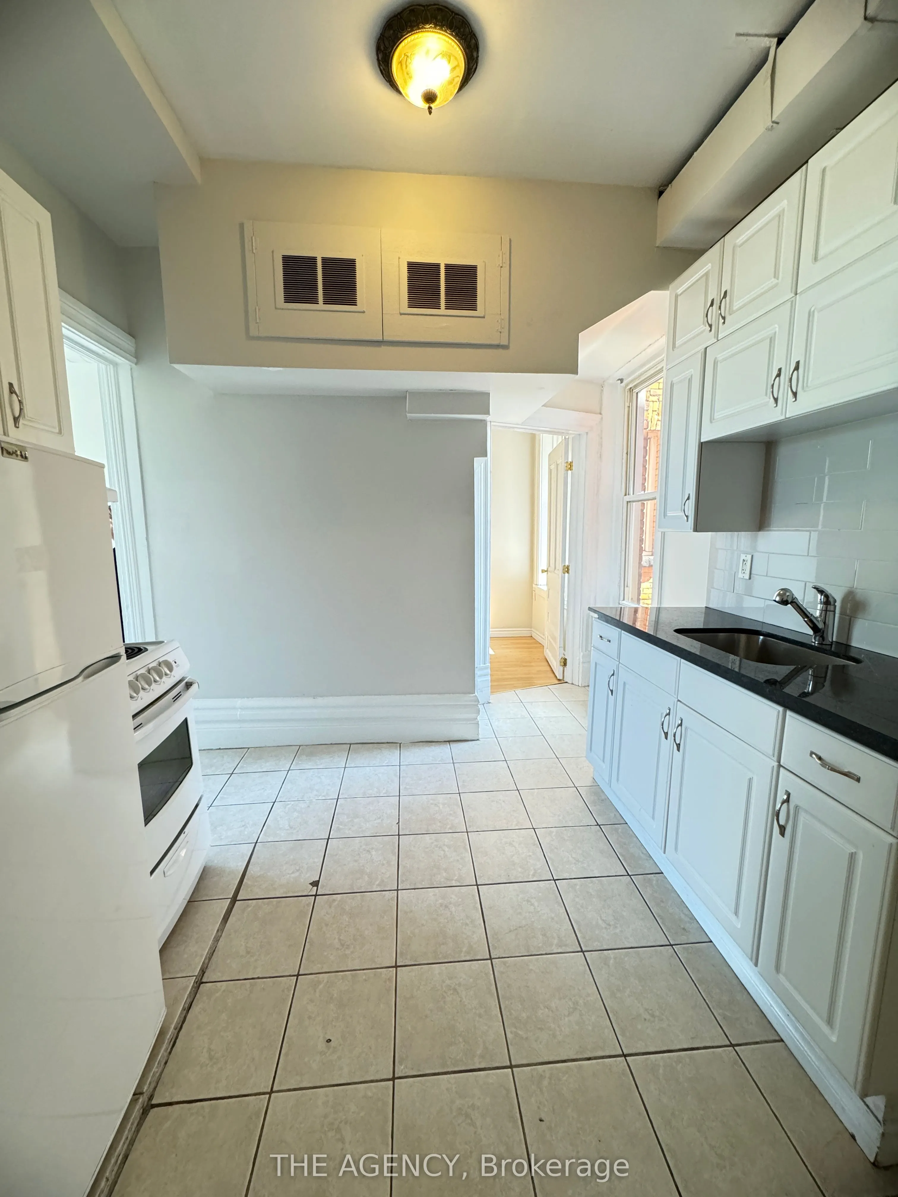 139 1/2 John Street S, #4