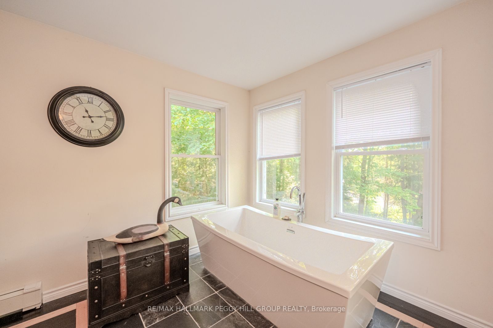 4 Clover Court