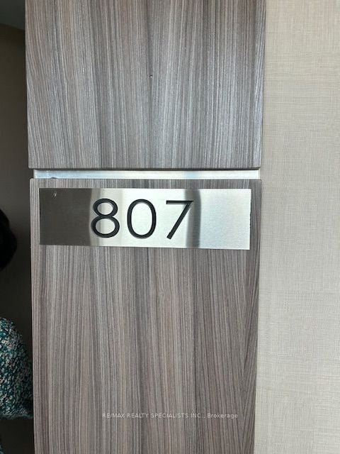 560 North Service Road, #807