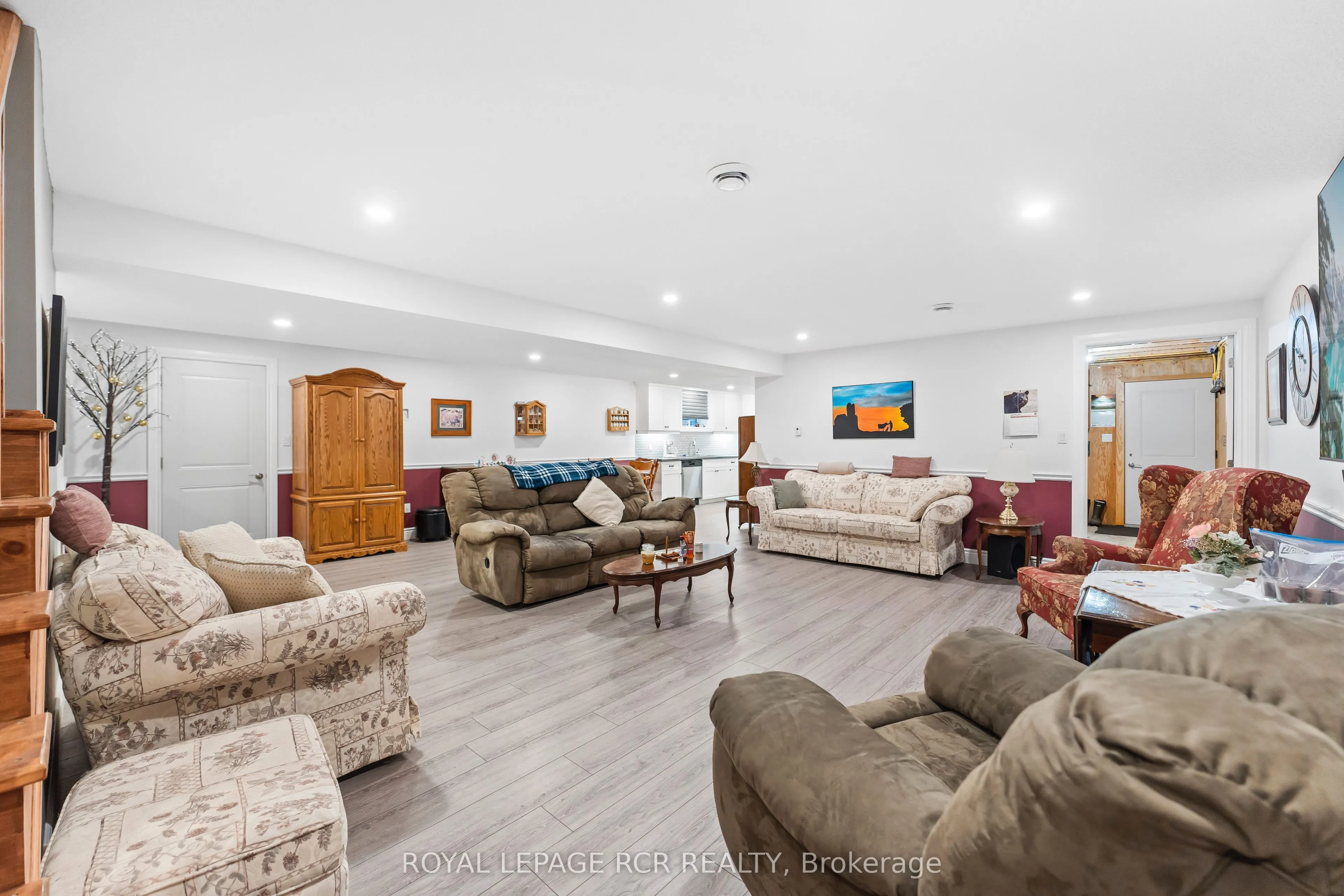 100 Harris Crescent