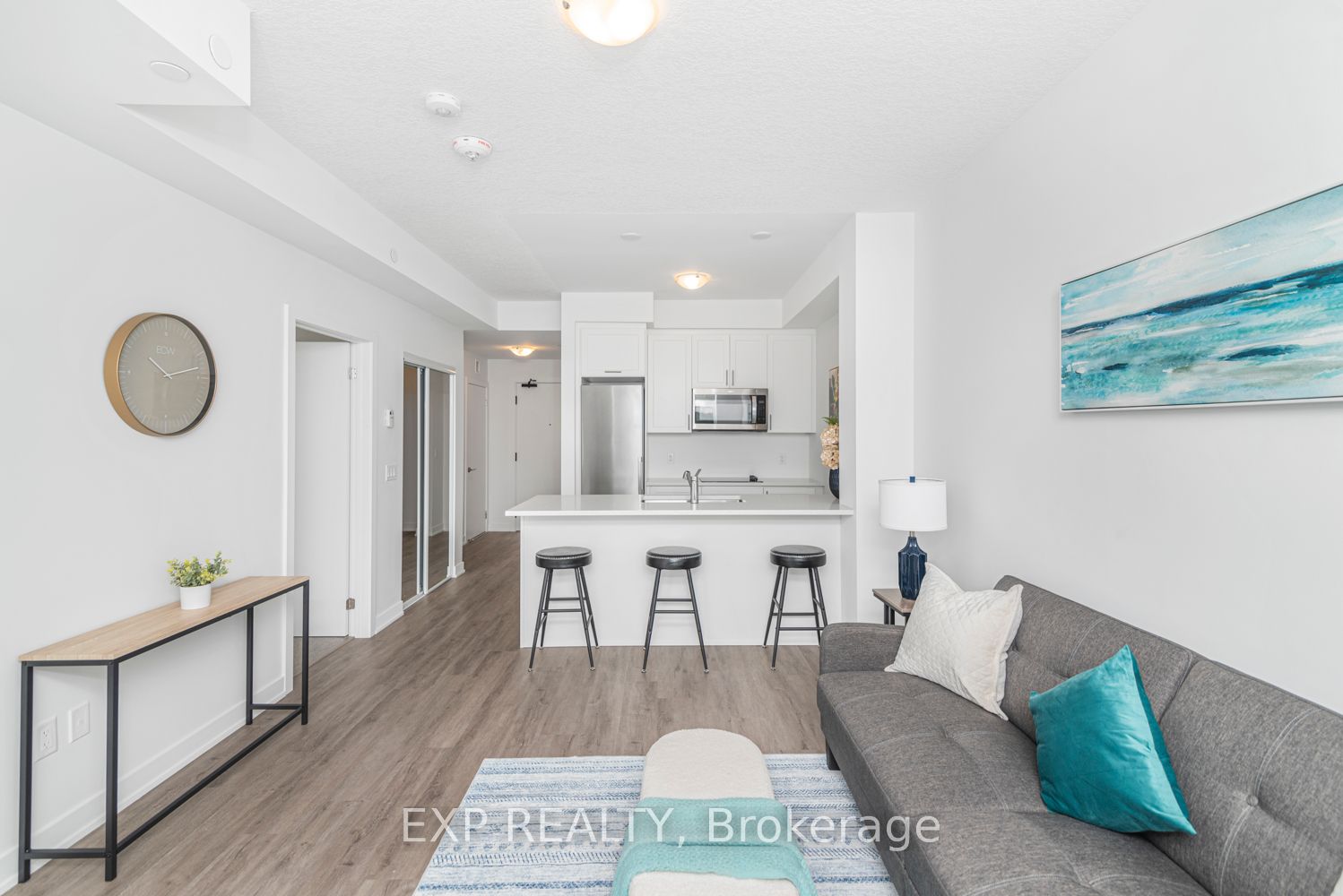 600 north service Road #403