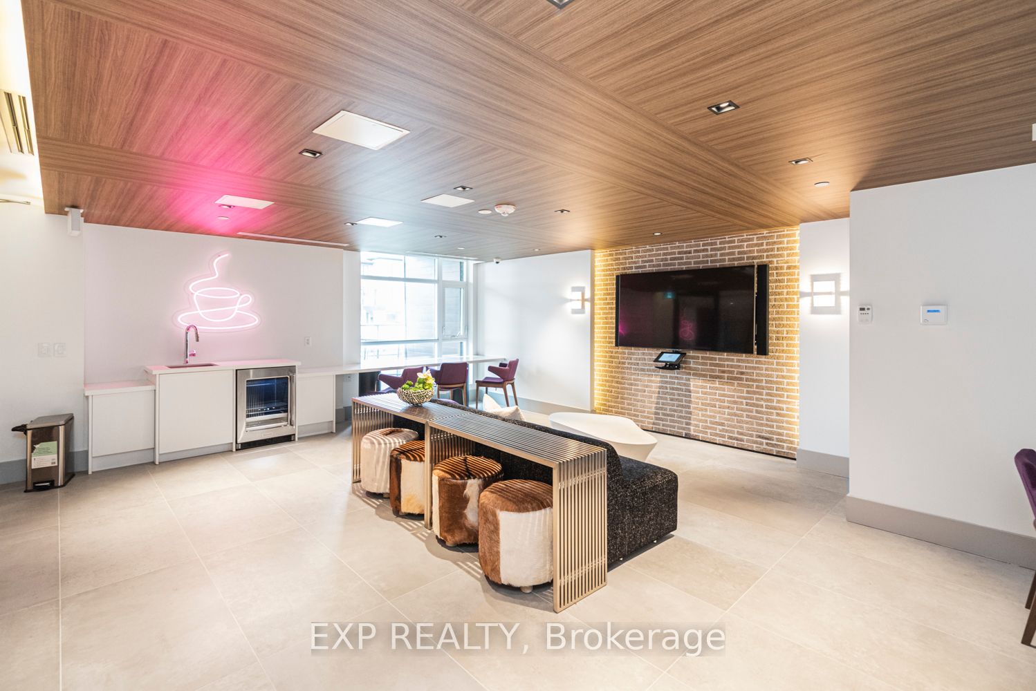 600 north service Road #403
