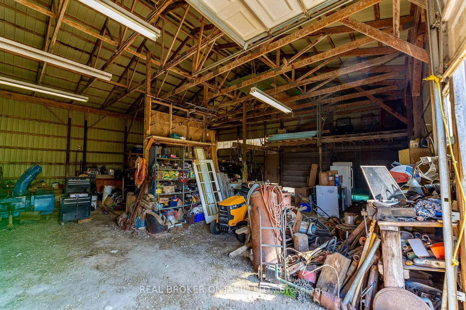 343101 15 Side Road