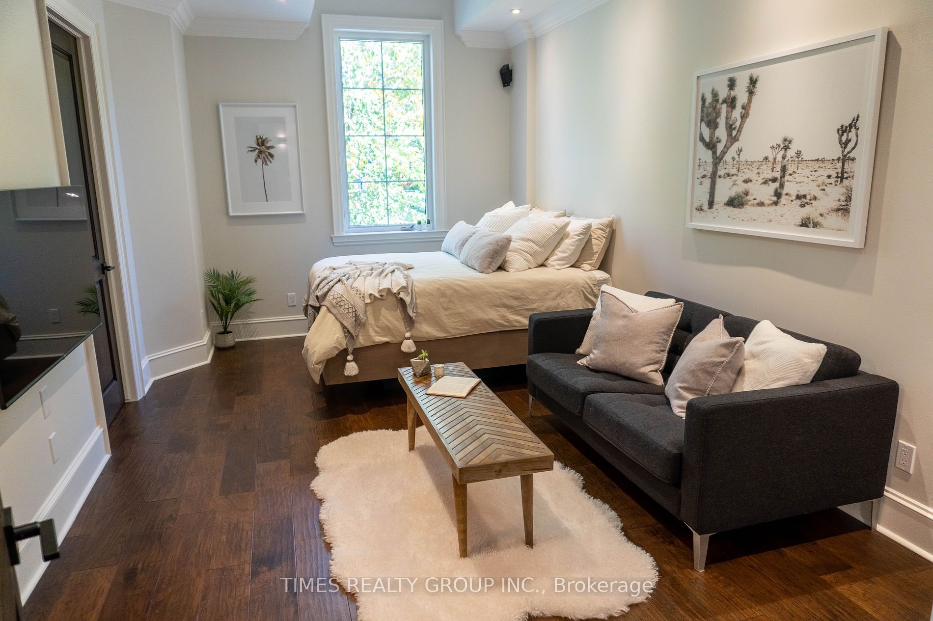 64 Ravina Crescent