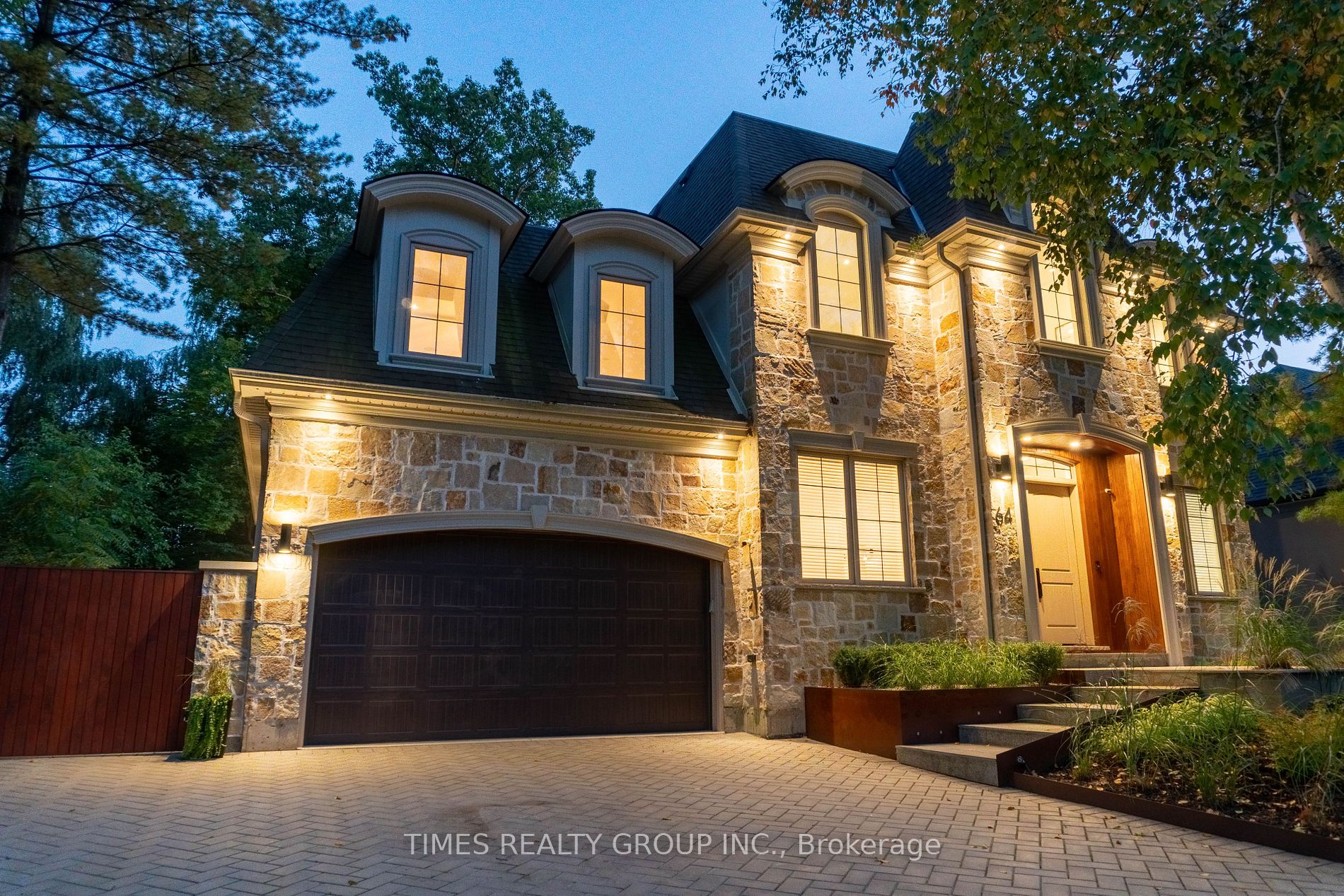 64 Ravina Crescent