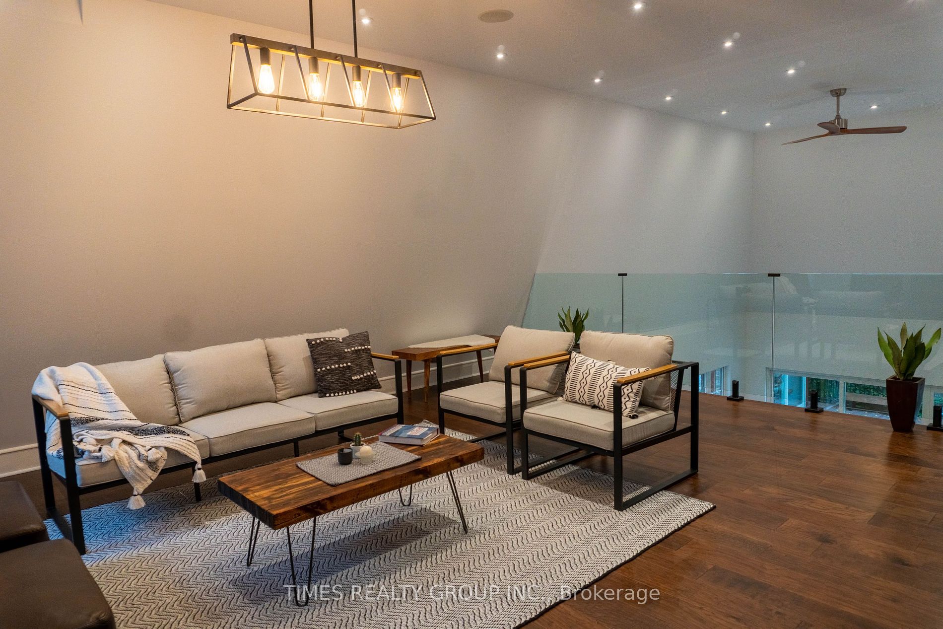 64 Ravina Crescent
