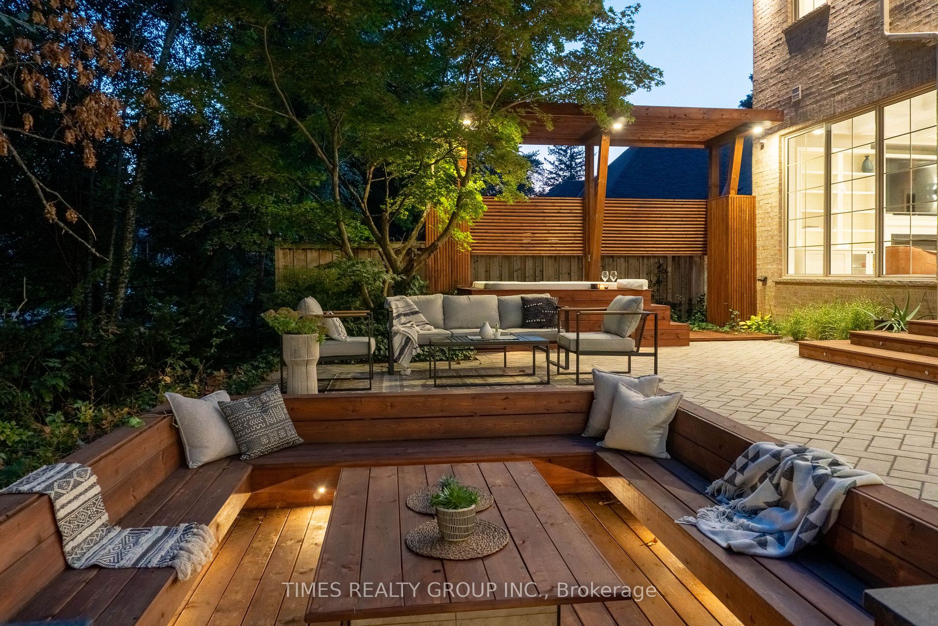 64 Ravina Crescent
