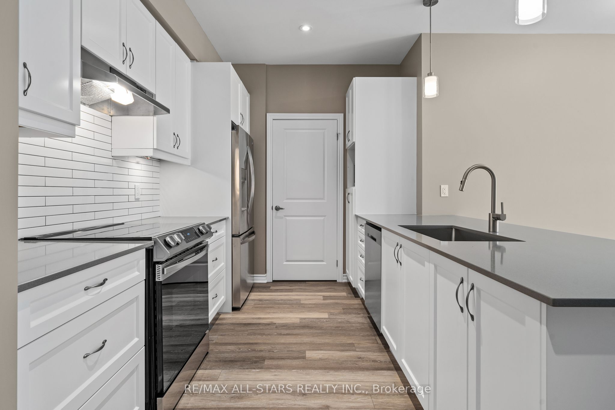 17 Lakewood Crescent, #29