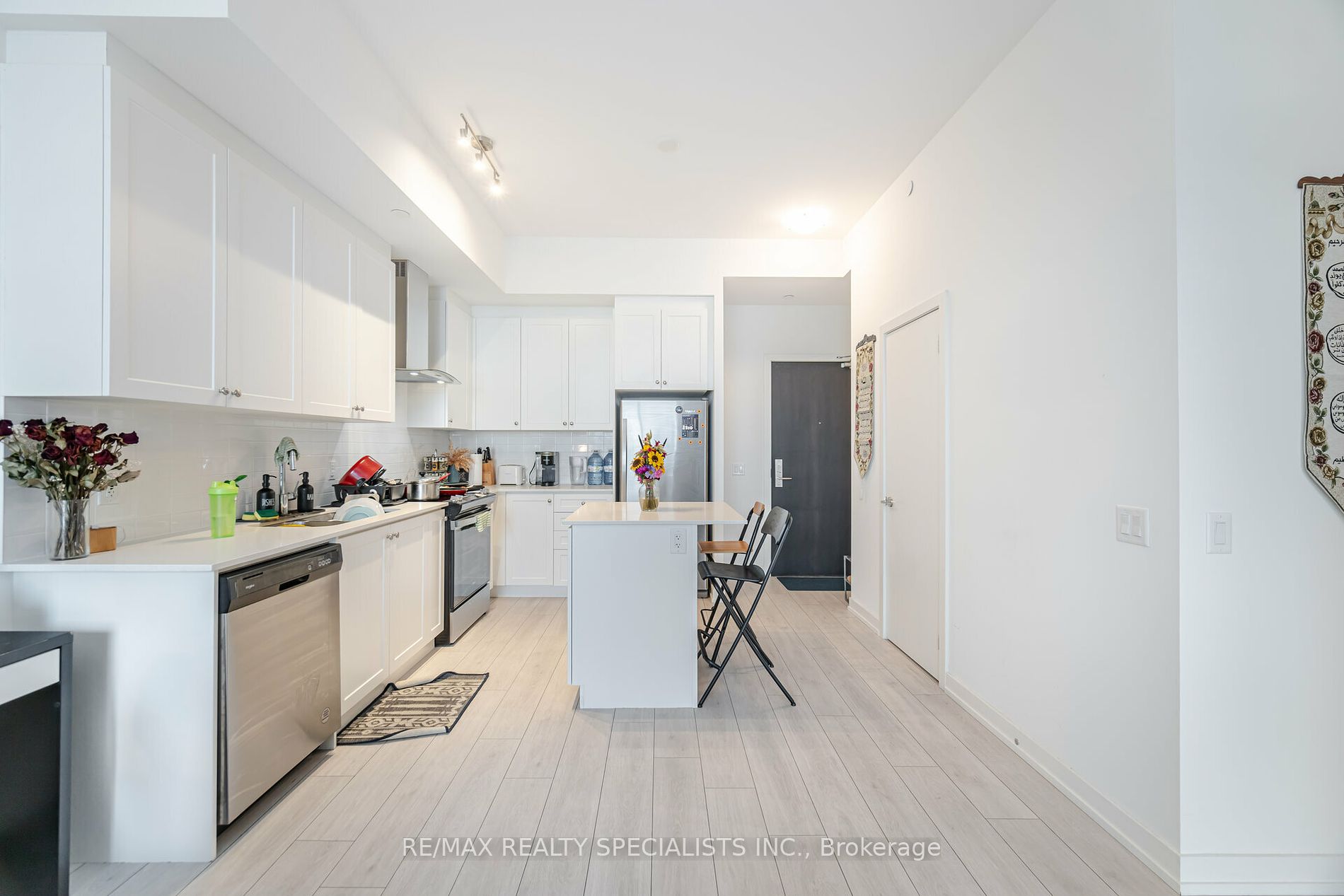 55 DUKE Street W #216