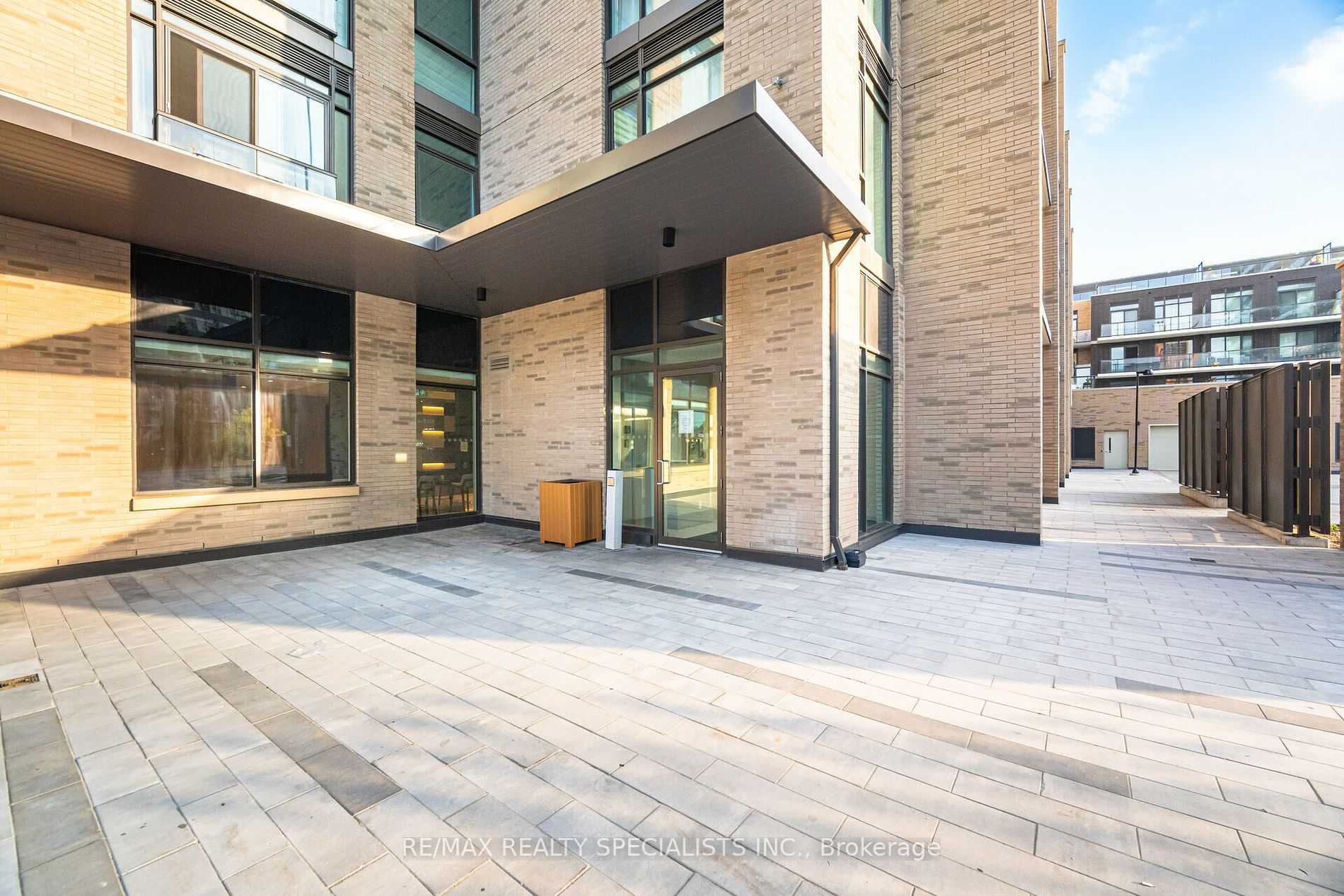 55 DUKE Street W #216