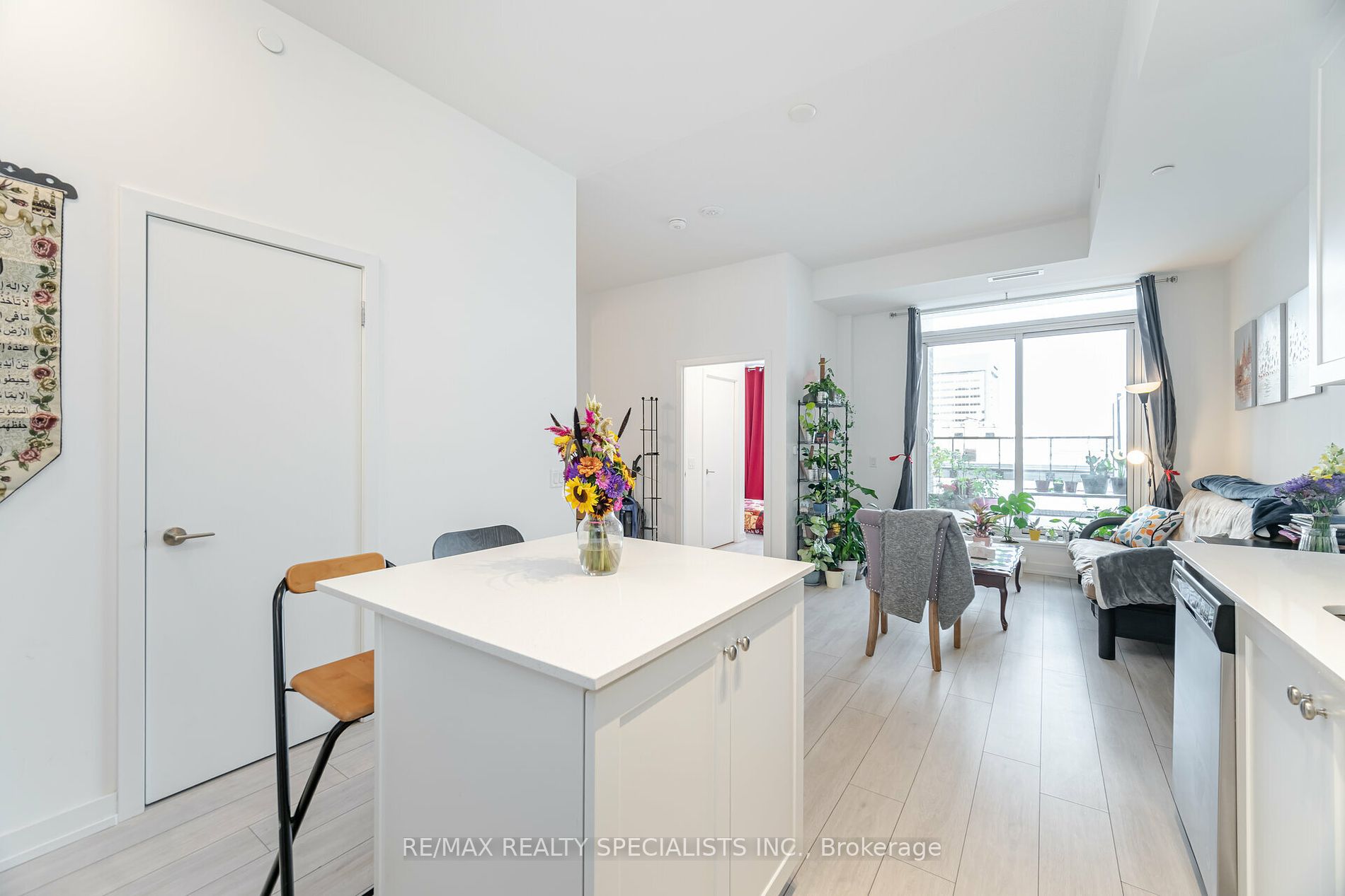 55 DUKE Street W #216